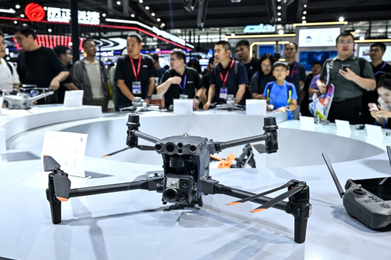 La Chine visée: Trump impose des droits de douane sur les drones pour soutenir l'industrie américaine