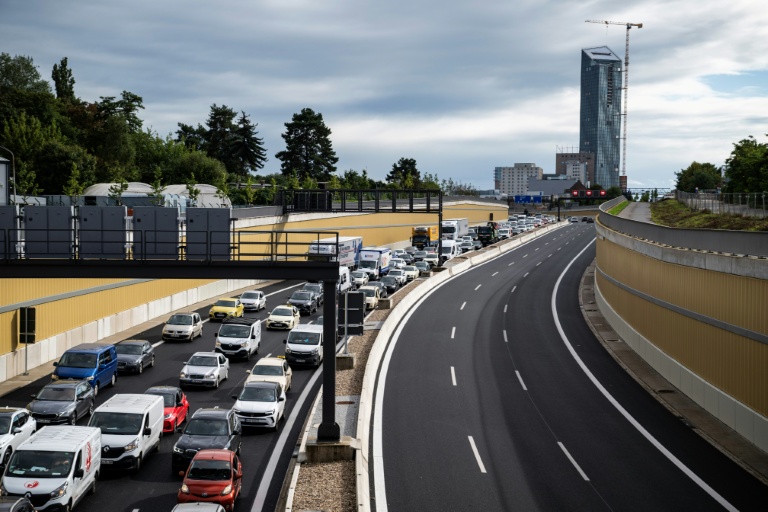 Fuert Dir an d'Schivakanz?: Den däitschen ADAC seet fir de Weekend vill Trafic a Stau viraus