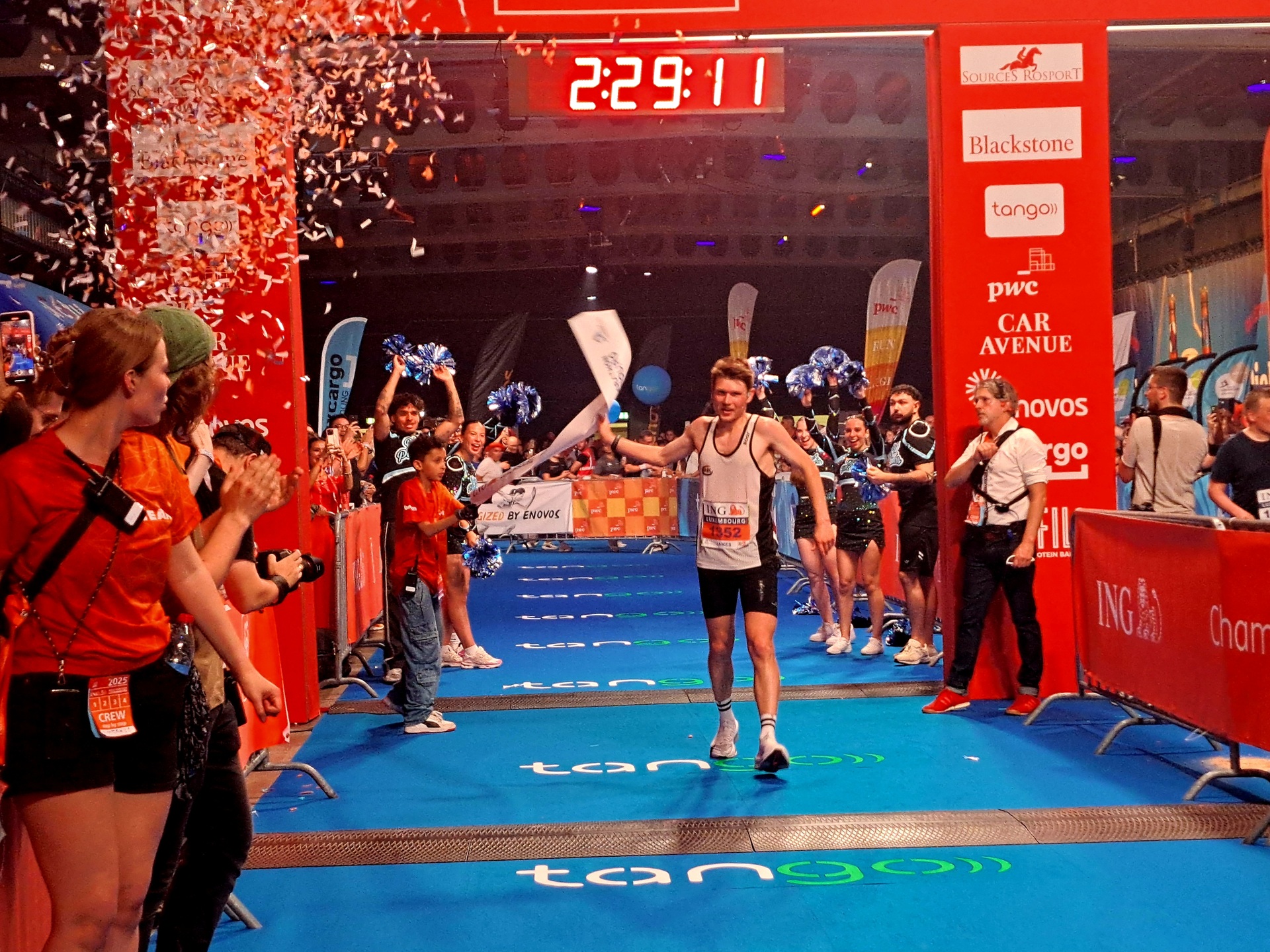 Hie war dee Séiersten: de Lëtzebuerger James Dunn, deen ënner schottescher Lizenz leeft.