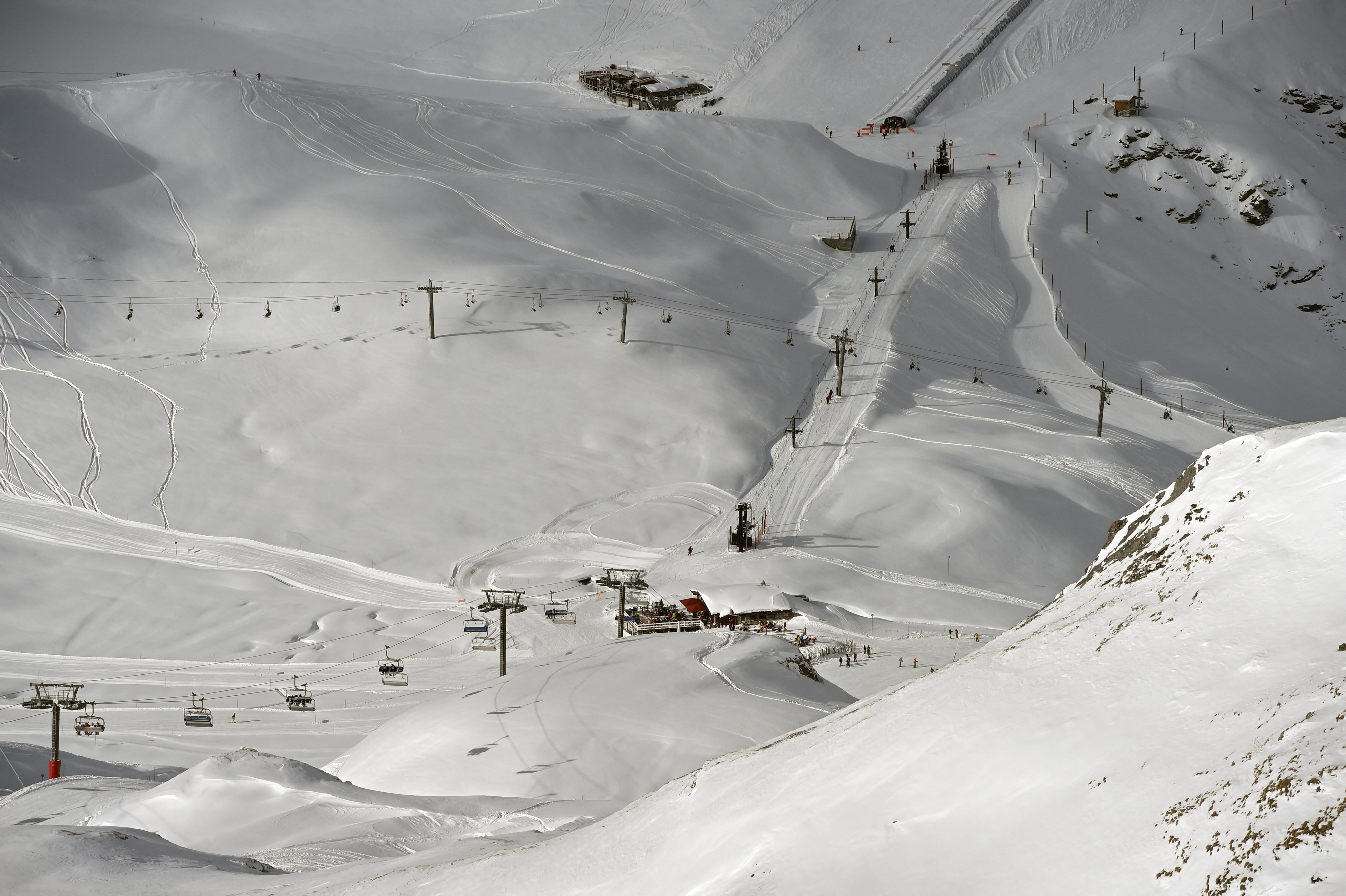 Val d'Isère, France: Three skiers perish in Alpine avalanches