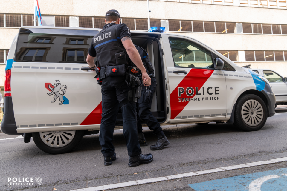 Police: Ivre, un couple tente d'échapper à la police à moto et emprunte l'autoroute à contresens