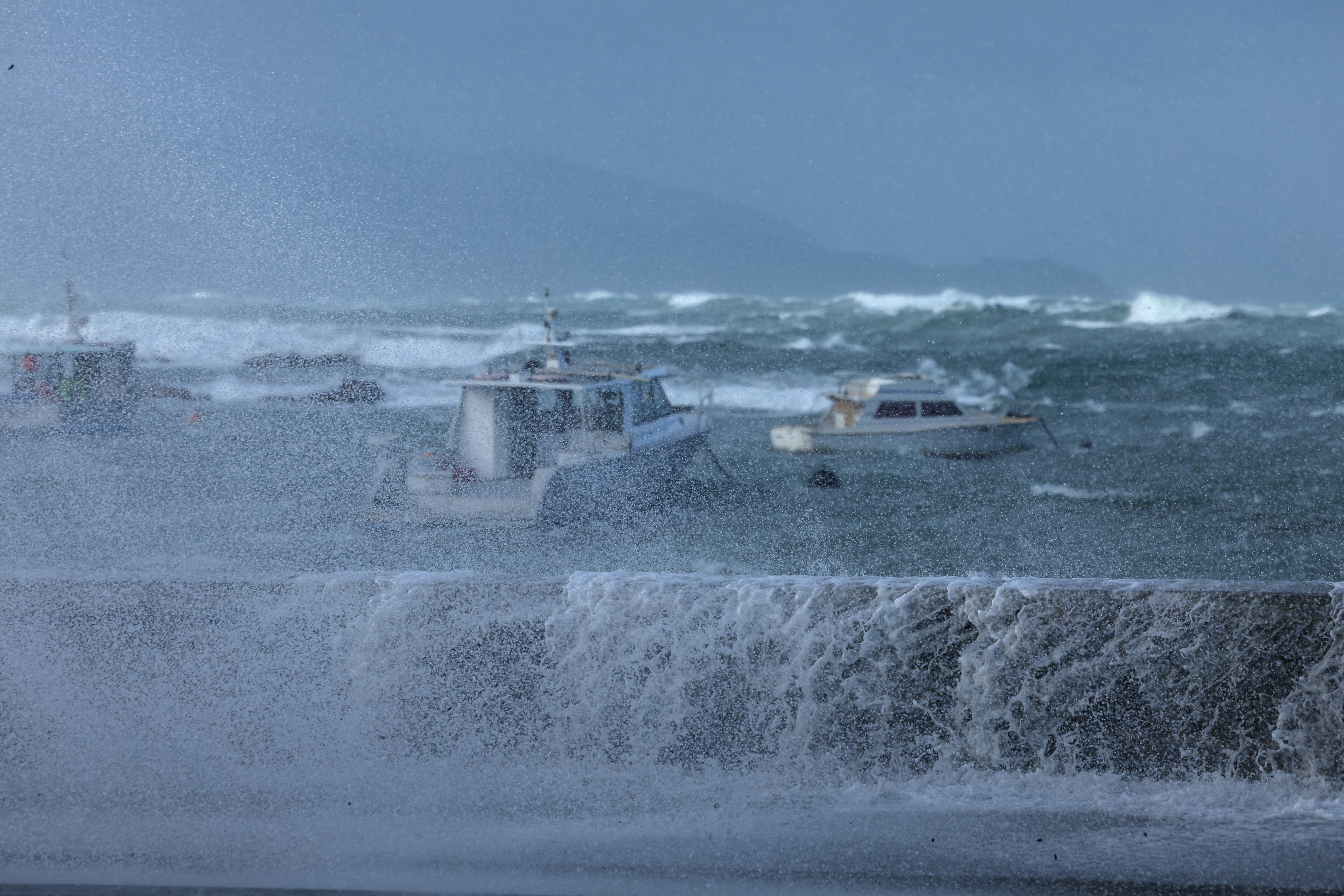 Welle bis zu 11 Meter héich: Héichwaasser-Alarm op der Süd-K