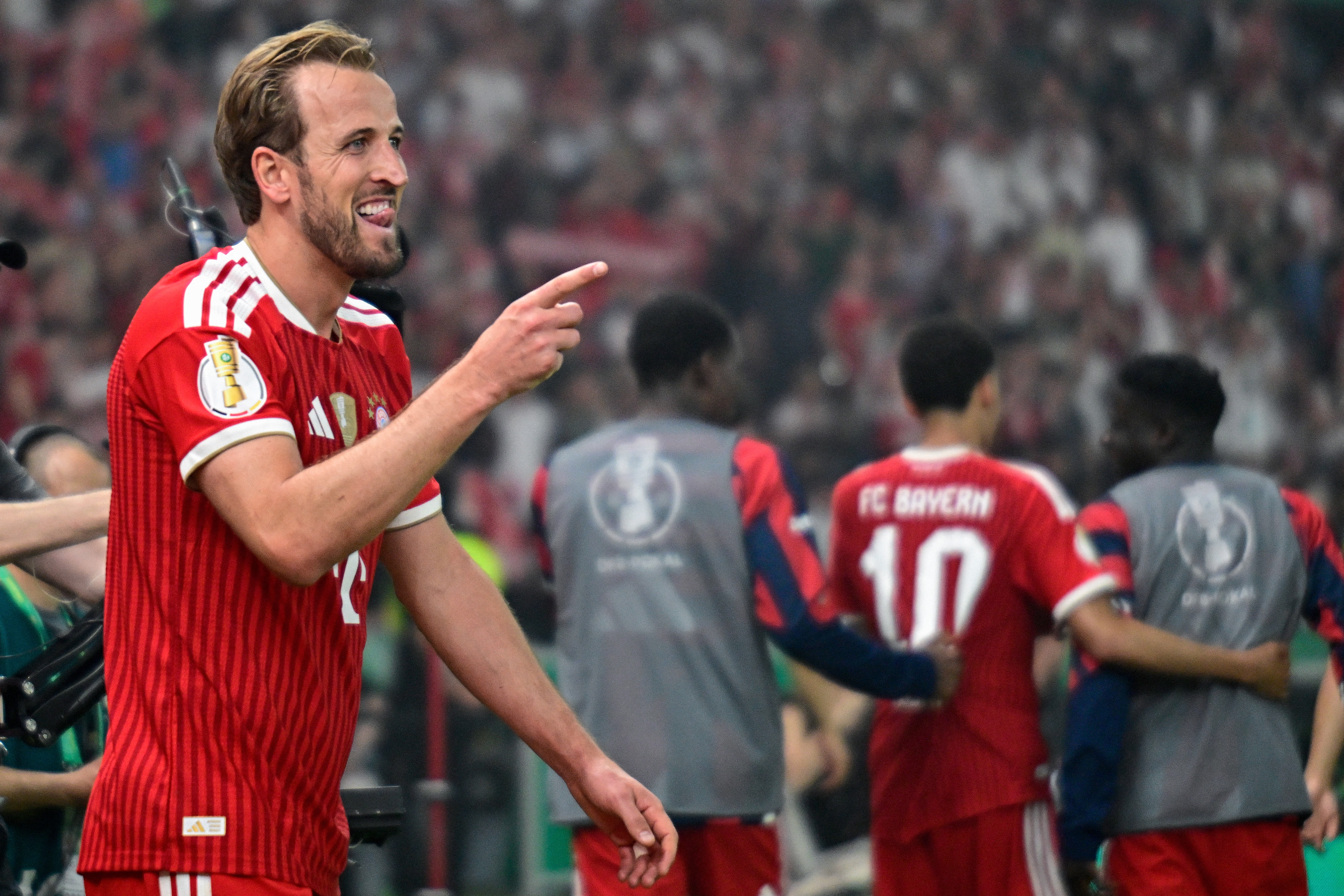 Den Iwwerbléck vum internationale Futtball: Bayern séchert sech DFB-Pokal, Hull City wënnt 230-Milliounen-Euro-Match
