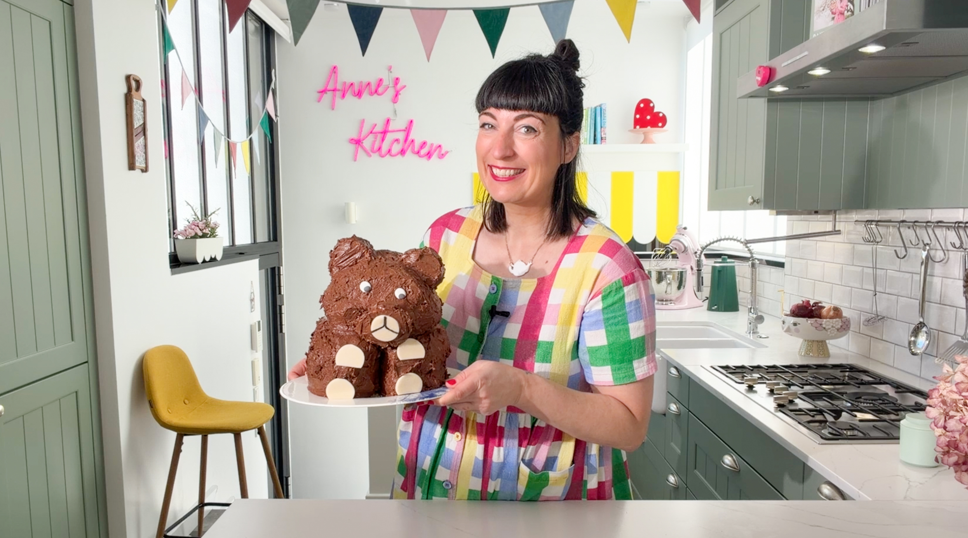 Am Replay op RTL PLAY: Anne's Retro Kitchen - Episod 6: Roby Gérard: Petzi-Kuch