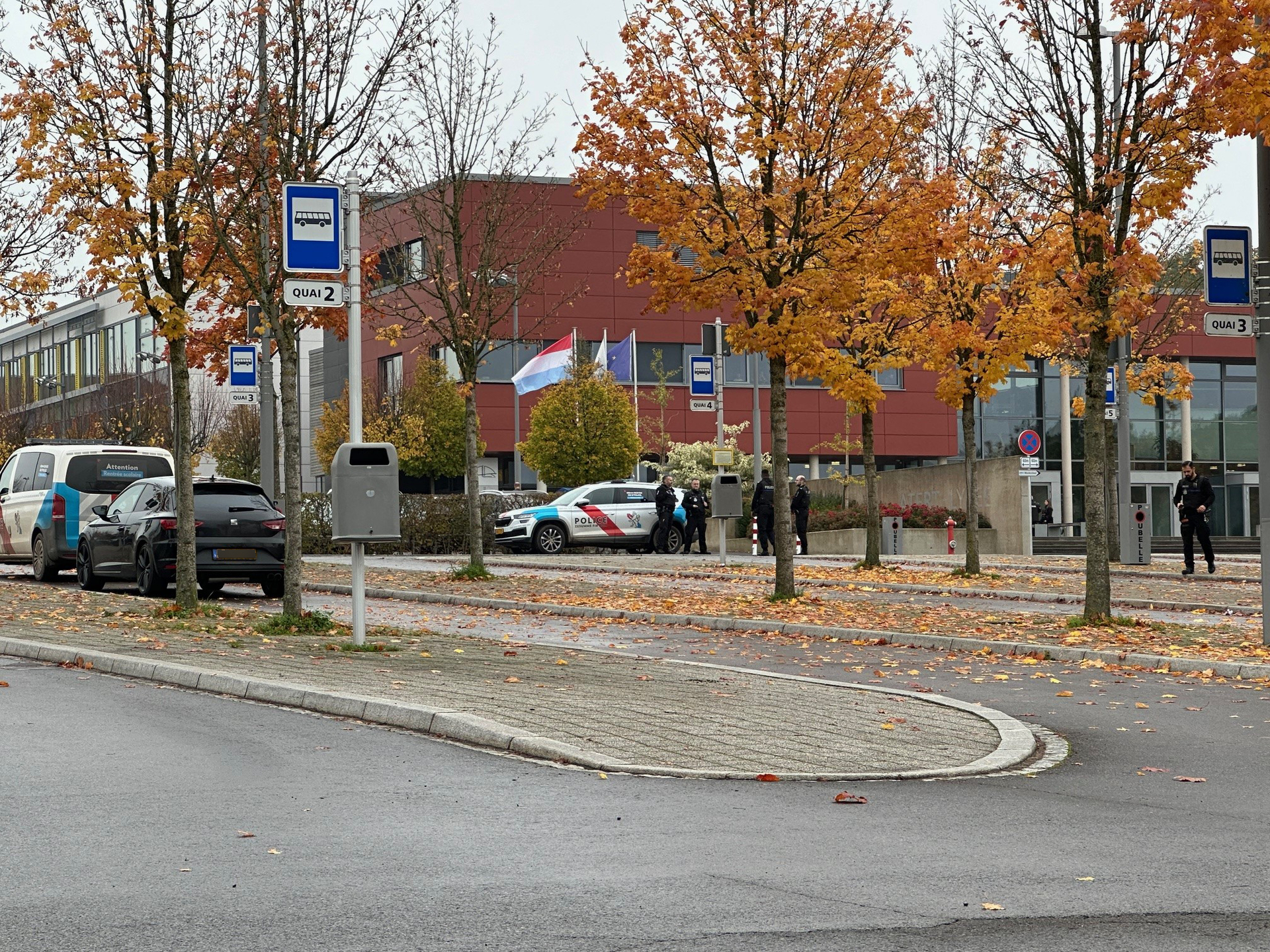 Update – Threat level lifted: Police respond to armed attacker alarm at ...