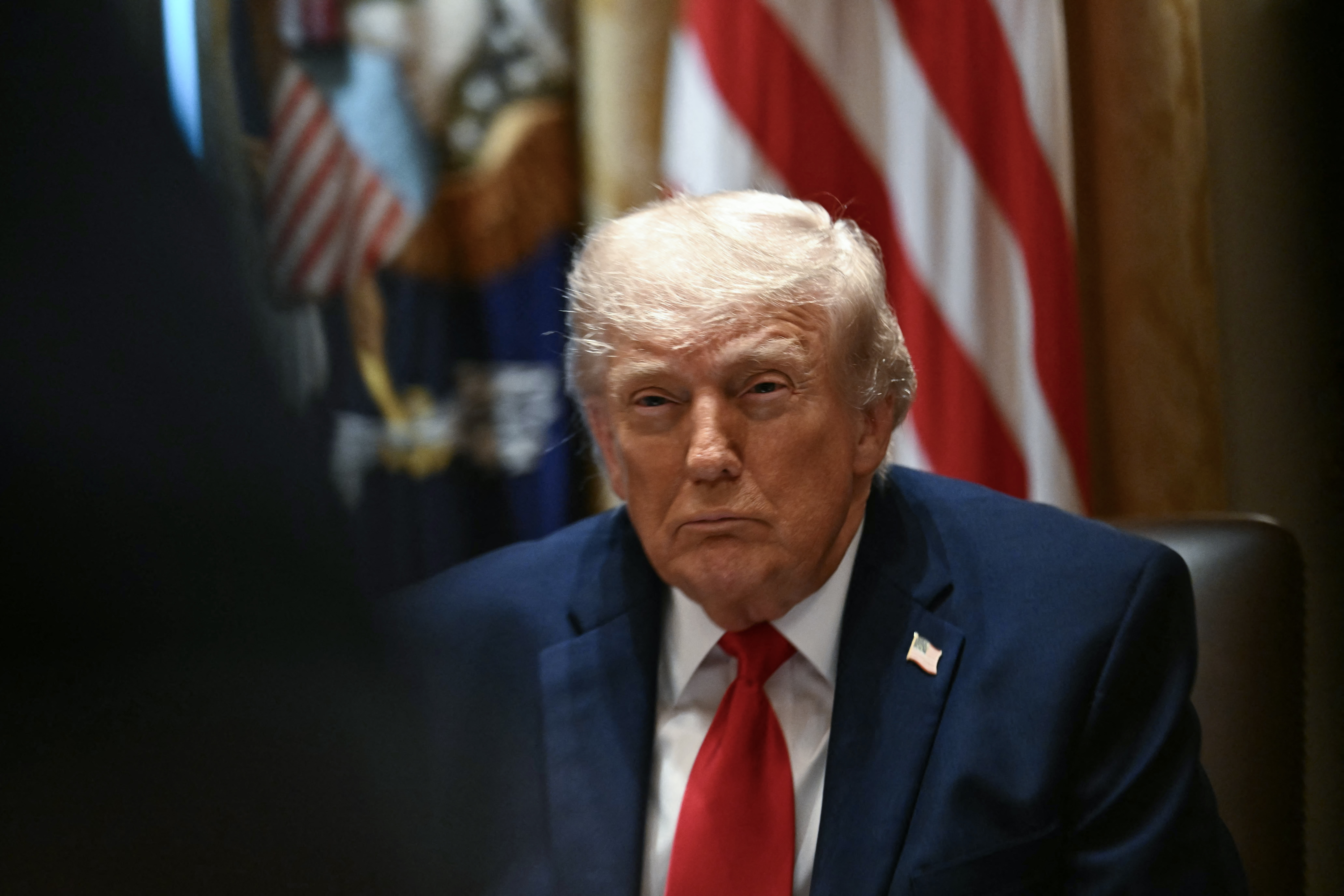 No Warnunge vu groussen Entreprisen: Donald Trump gesäit eng "krank Verschwörung" géint KI