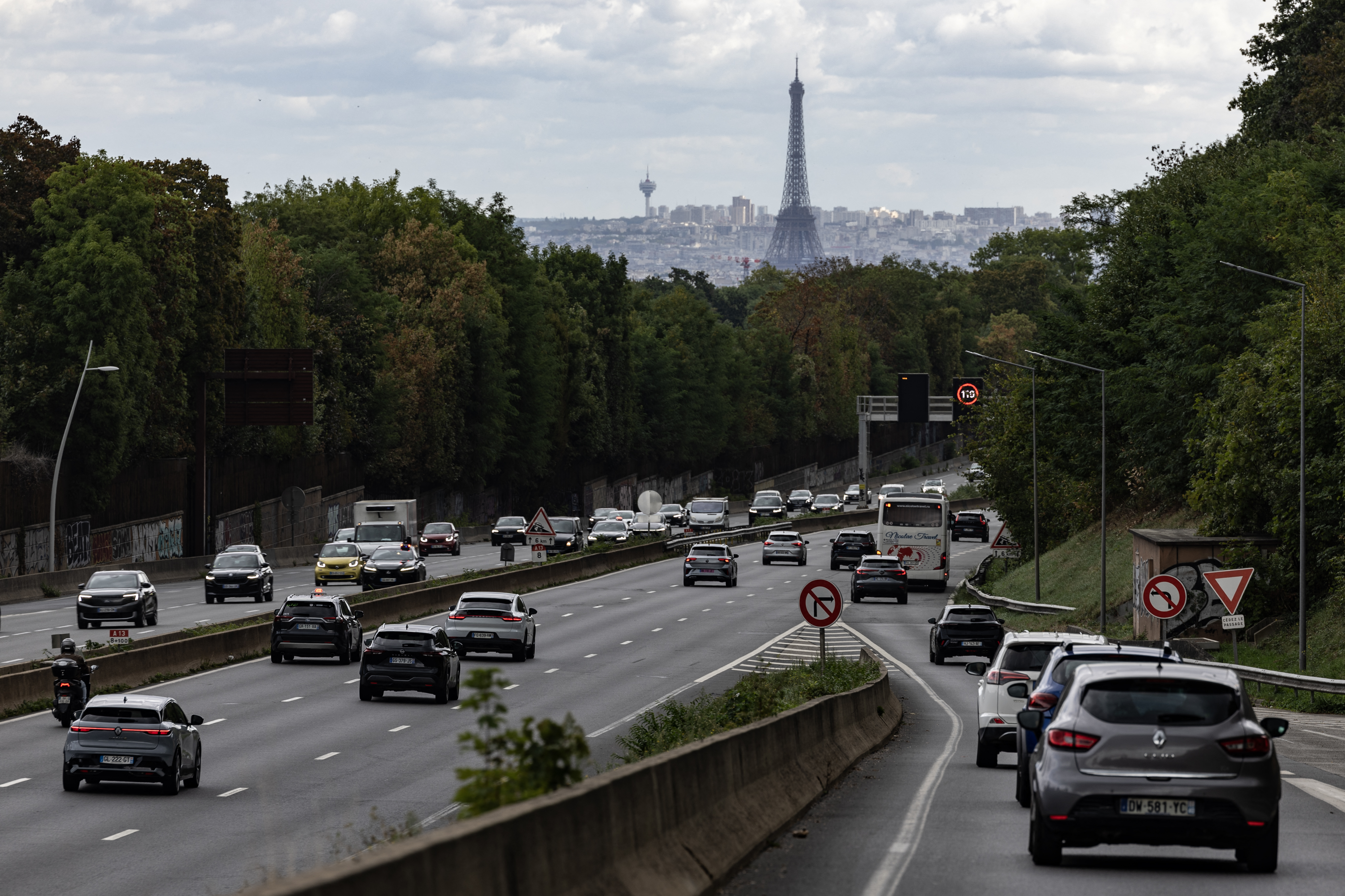 Sur l'A13 en France: Une femme enceinte et son fils de 2 ans tués dans l'incendie d'une voiture
