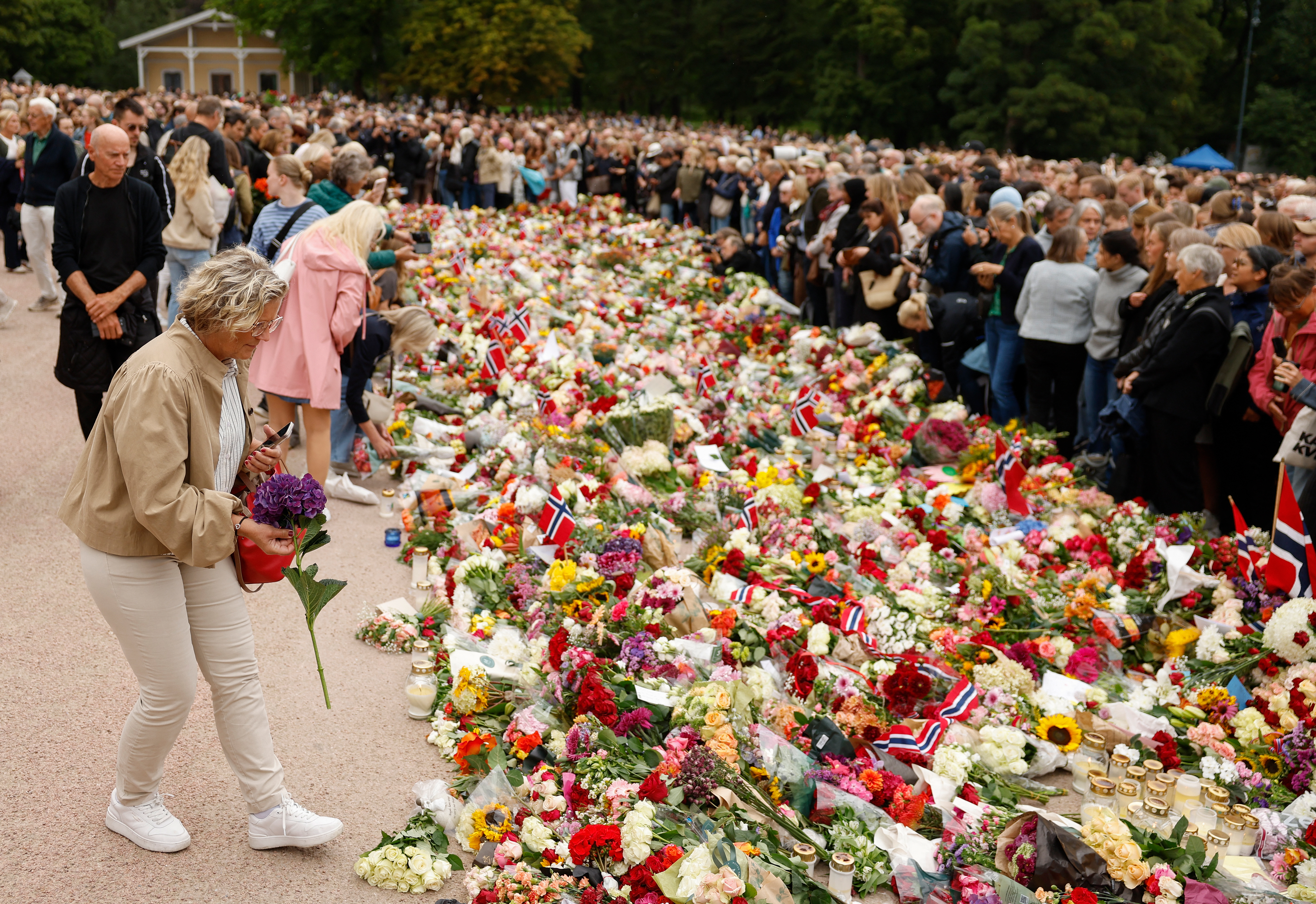La Norvège en deuil: Les hommages se multiplient après la mort du roi Harald V de Norvège