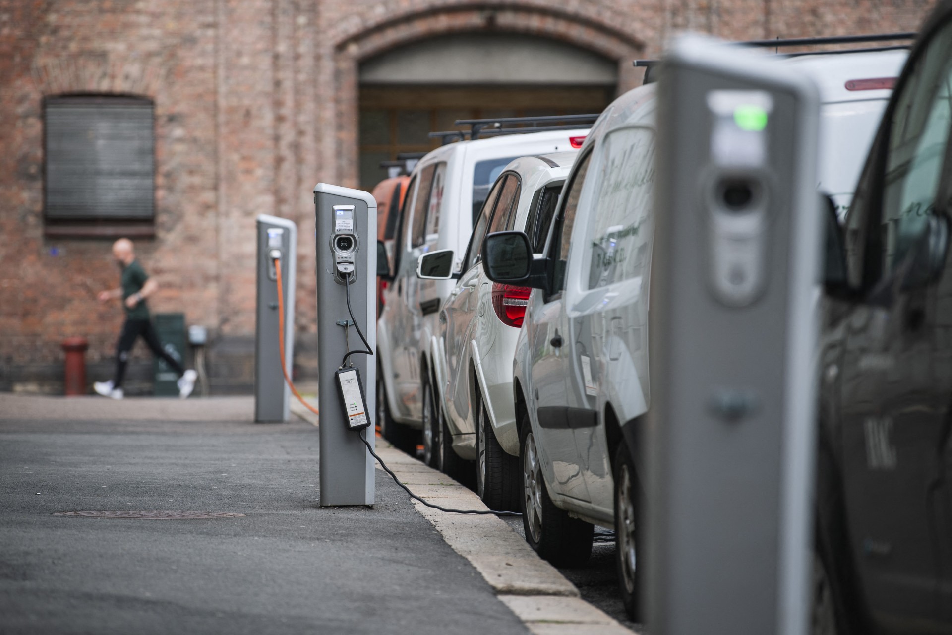 Automobile: Le budget mensuel essence jusqu'à trois fois plus cher que la recharge électrique
