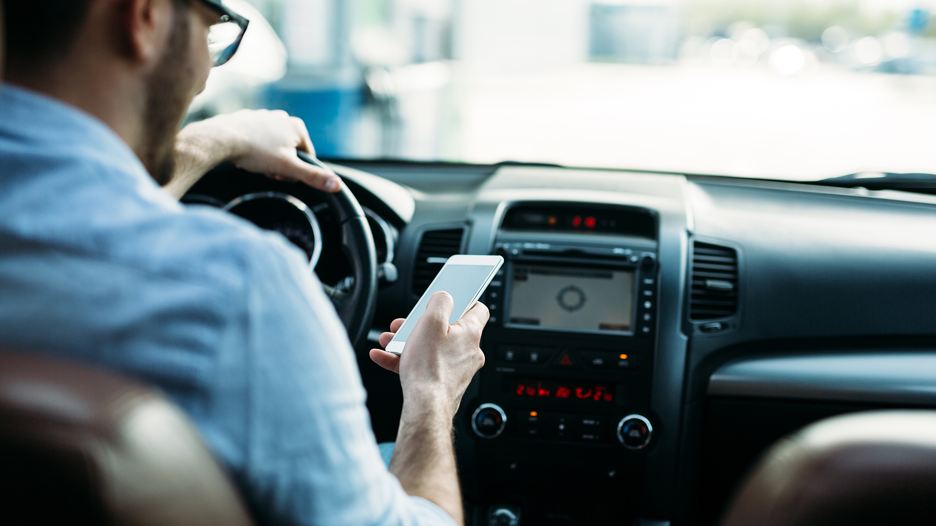 Traffic control in Foetz: 16 drivers caught using mobile phones behind the wheel