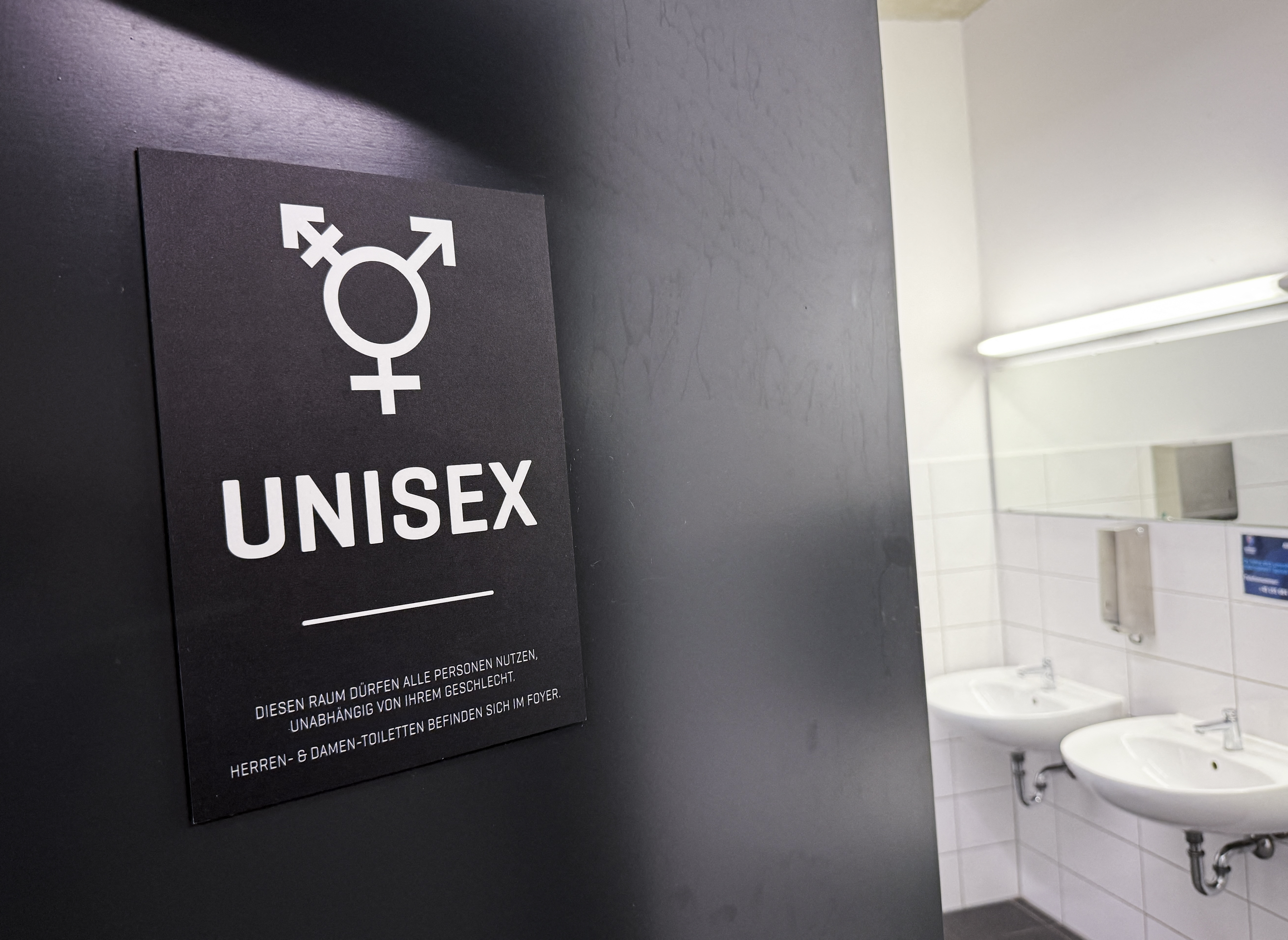 Opposing coalition partner: CSV rejects unisex school toilet plan as pupils and parents voice privacy fears