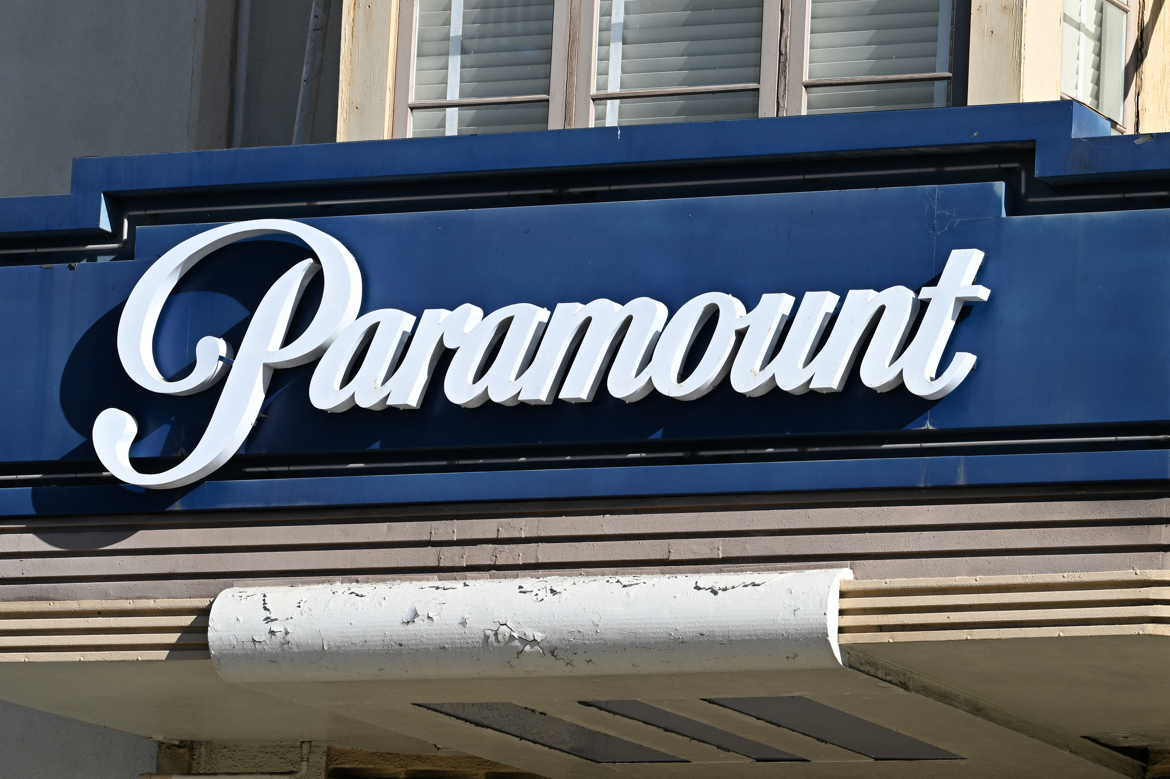 Dausenden Ënnerschrëften: Grouss Oppositioun aus dem US-Filmsecteur géint d'Iwwernam vu Warner Bros. duerch Paramount