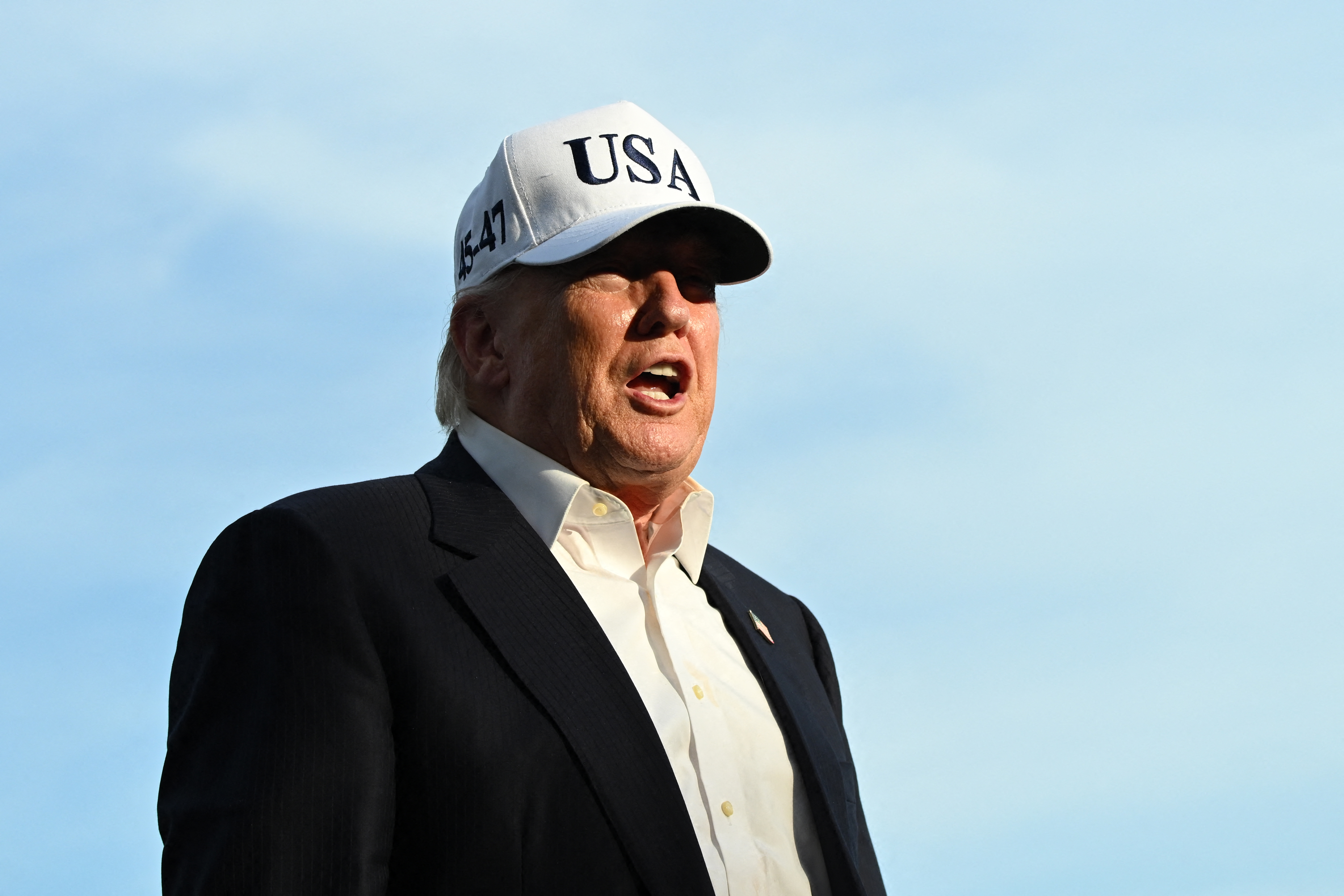 Post op "Truth Social": Trump stoppt fir Dënschdeg geplangten Attack op Iran no Drock vu Golfstaaten