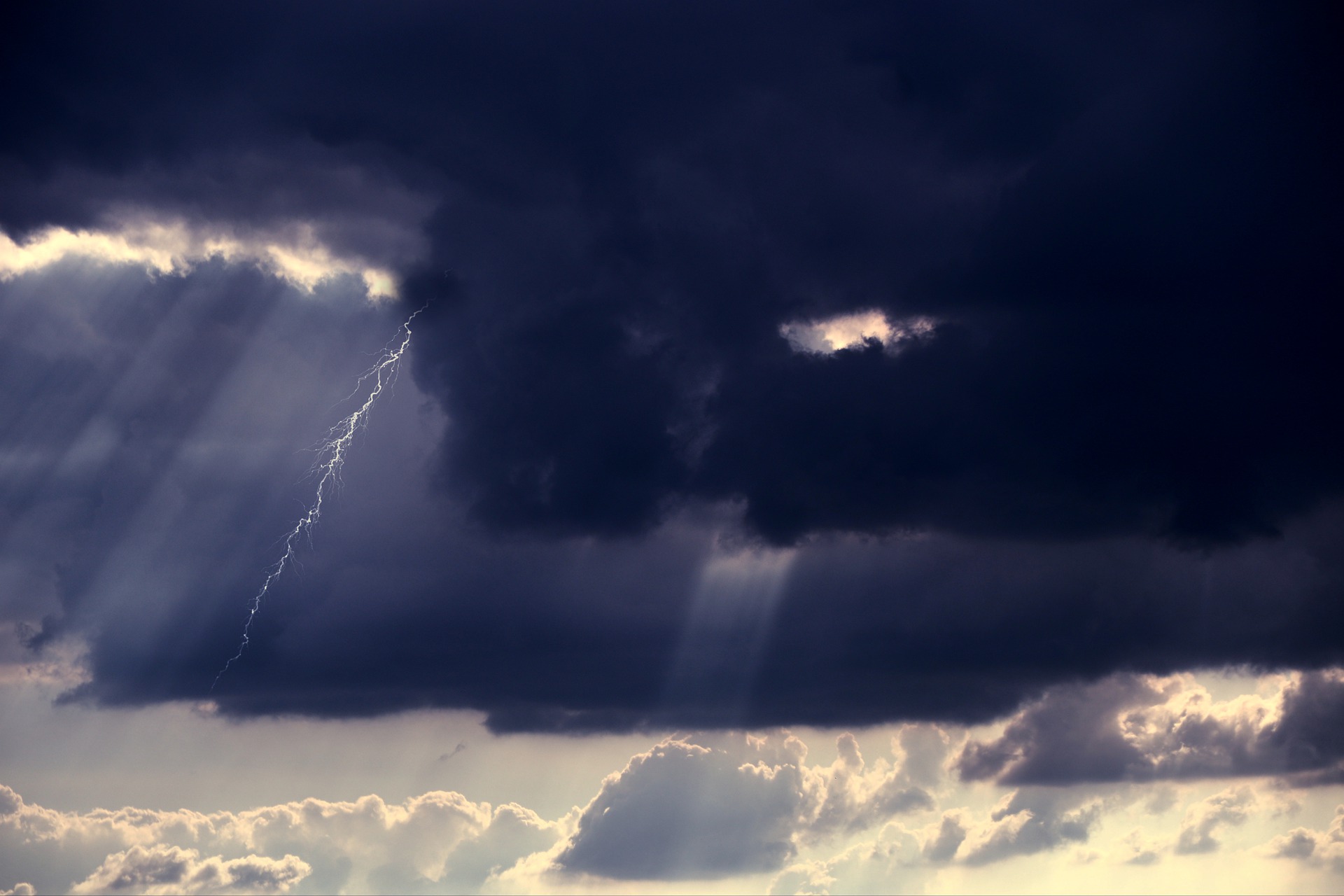 Weather & Traffic: Tuesday 2 June: there's a storm coming