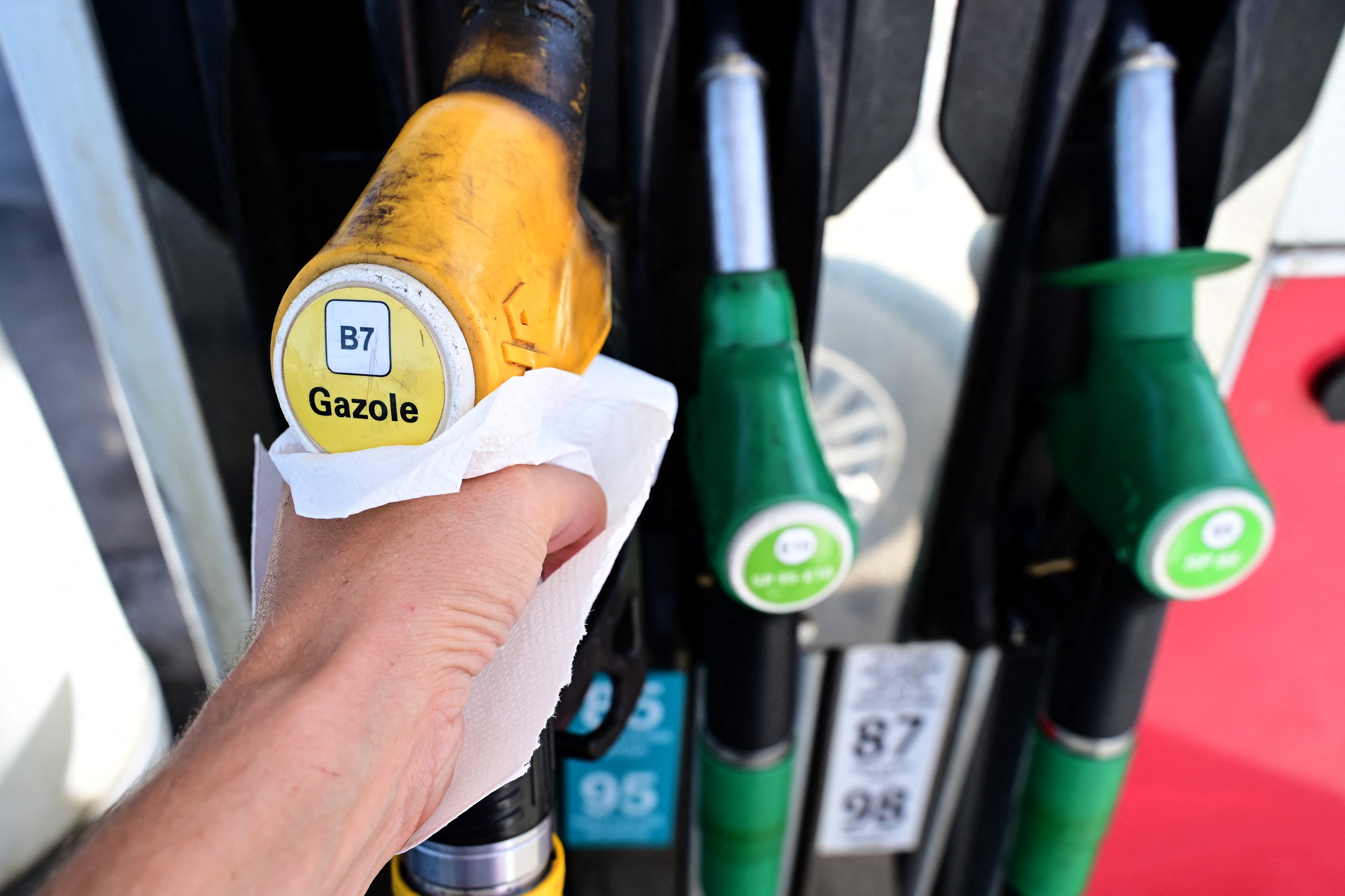 En baisse, mais toujours très chers: Où en sont les prix des carburants au Luxembourg ?