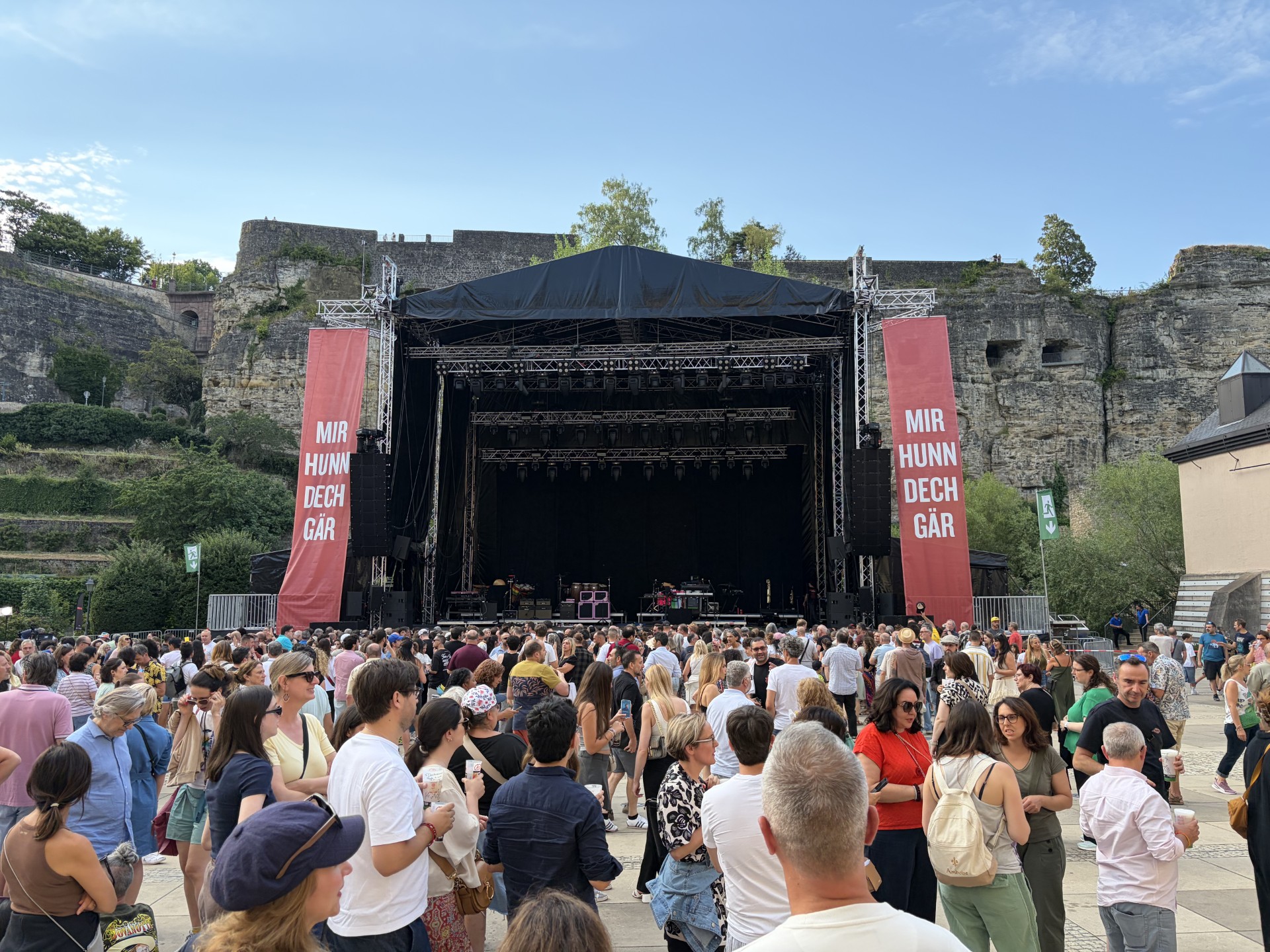 De Magazin live an der Abtei Neimënster: Ausverkaafte Concert vum Jovanotti: "Hien huet einfach eng formidabel positiv Energie"