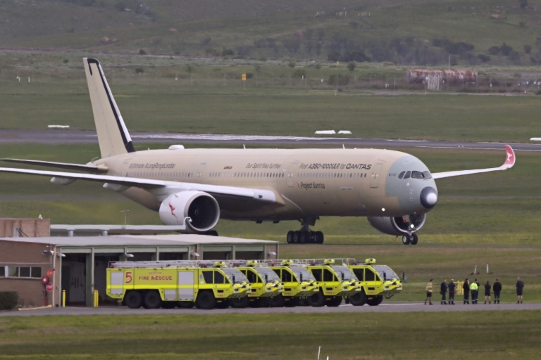24 heures dans les airs: Un Airbus A350 atterrit en France après un vol record depuis l'Australie