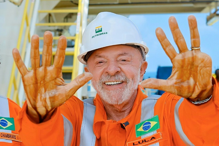 Des écologistes mettent en garde: Du pétrole détecté au large de l'Amazonie, le président Lula exulte