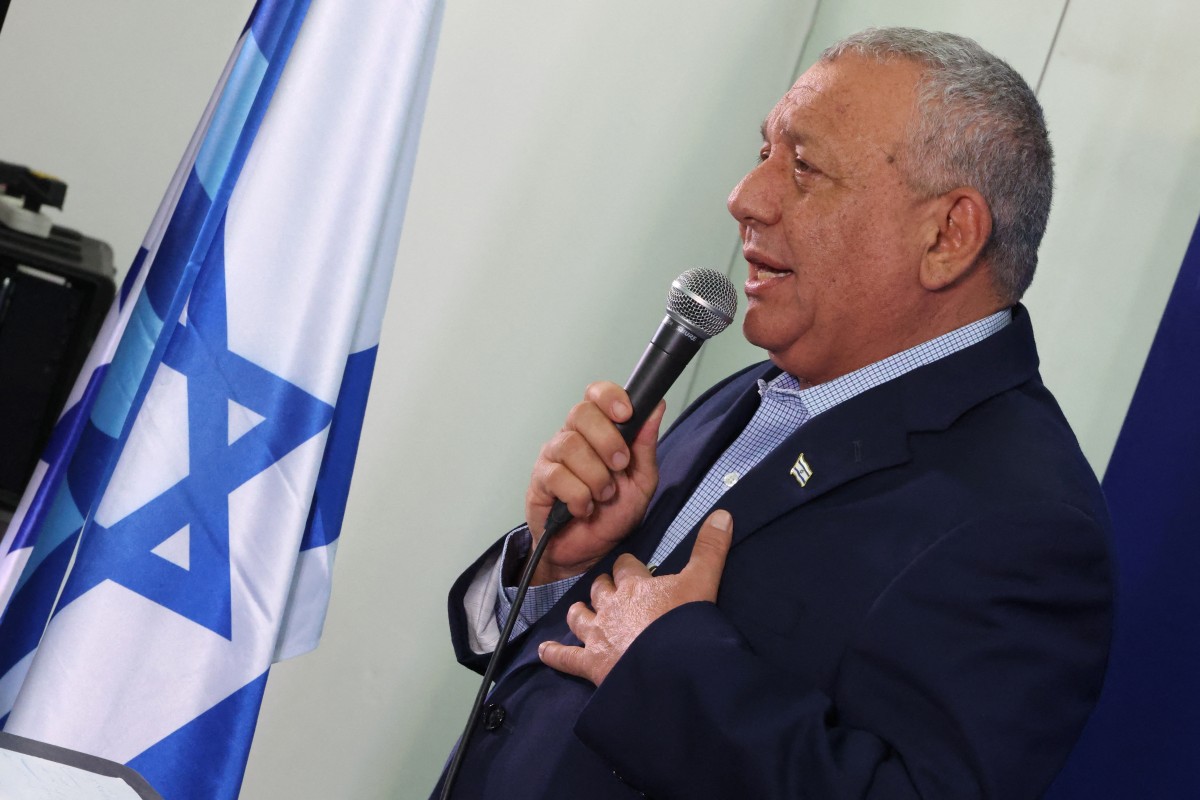 Netanjahu géint Eizenkot: 7,3 Millioune Leit sinn an Israel opgeruff, déi 120 Deputéiert an der Knesset nei ze bestëmmen