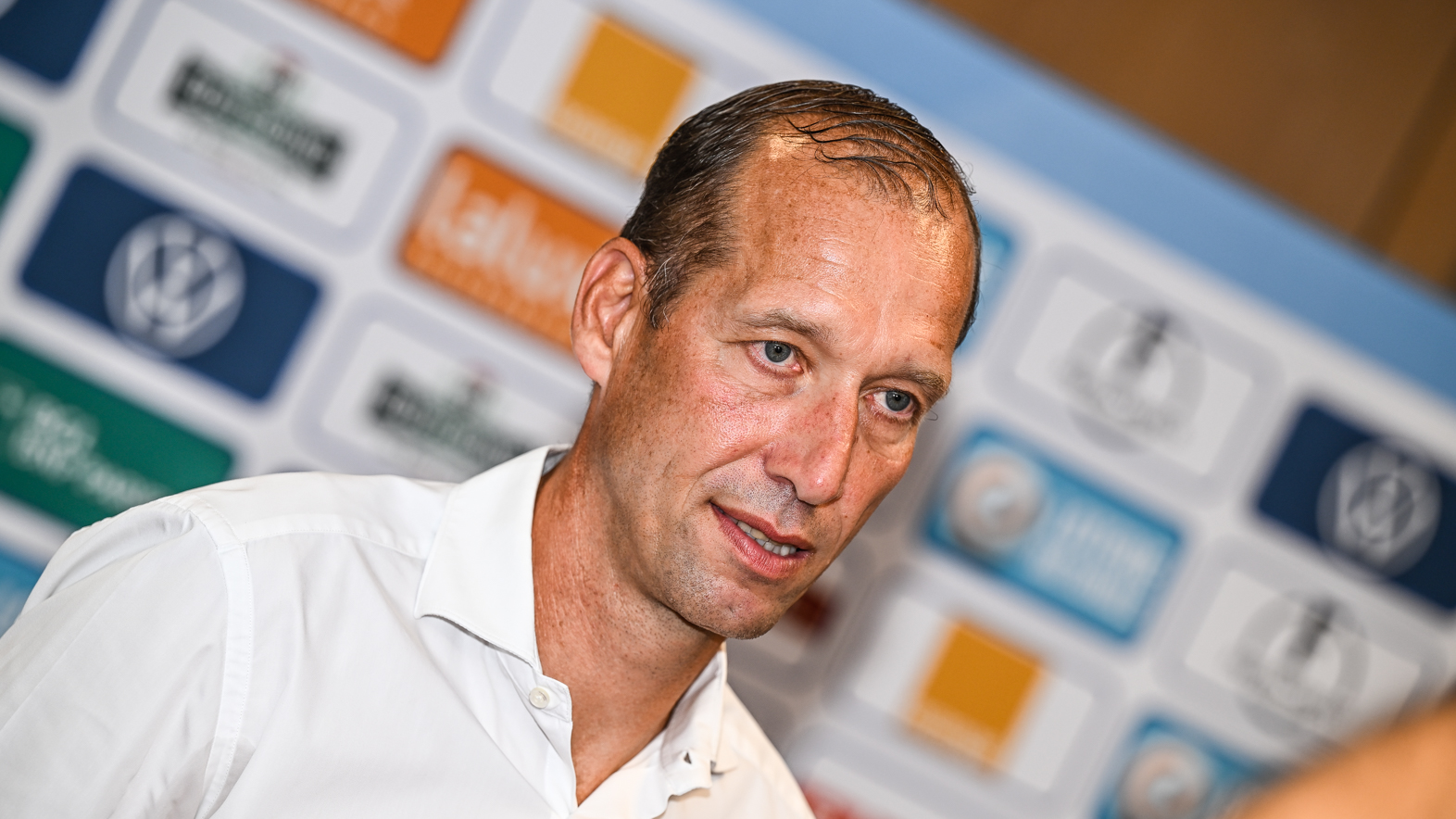 FLF deelt mat: Kontrakt mam Nationaltrainer Jeff Strasser gëtt fréizäiteg verlängert