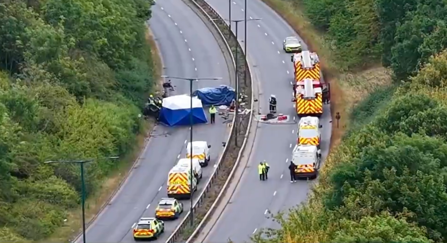 Horreur en Angleterre: Sept morts dans une collision entre un véhicule à contresens et une voiture de police