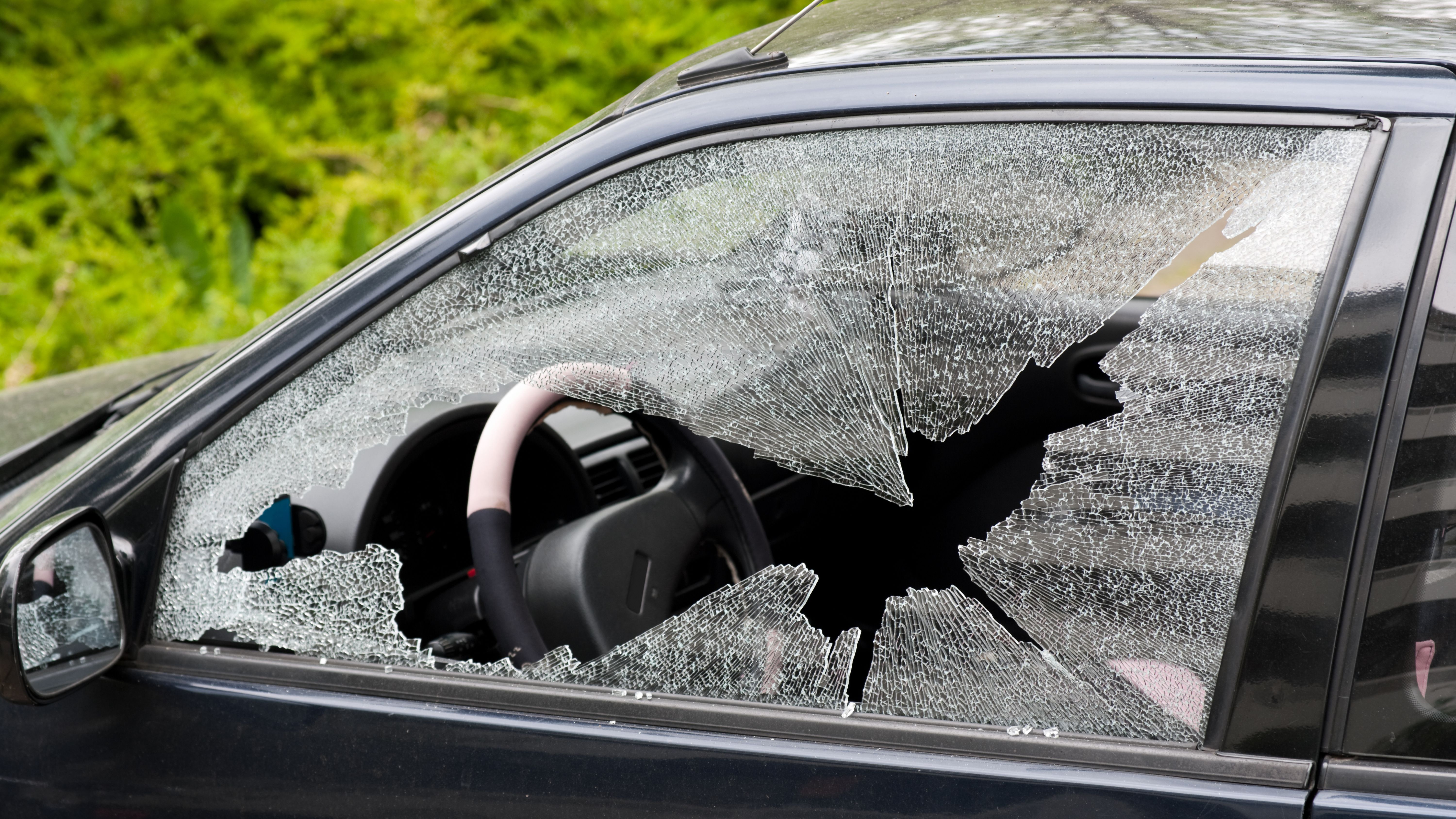 Zeienopruff: Autosfënsteren zu Capellen muttwëlleg zerstéiert