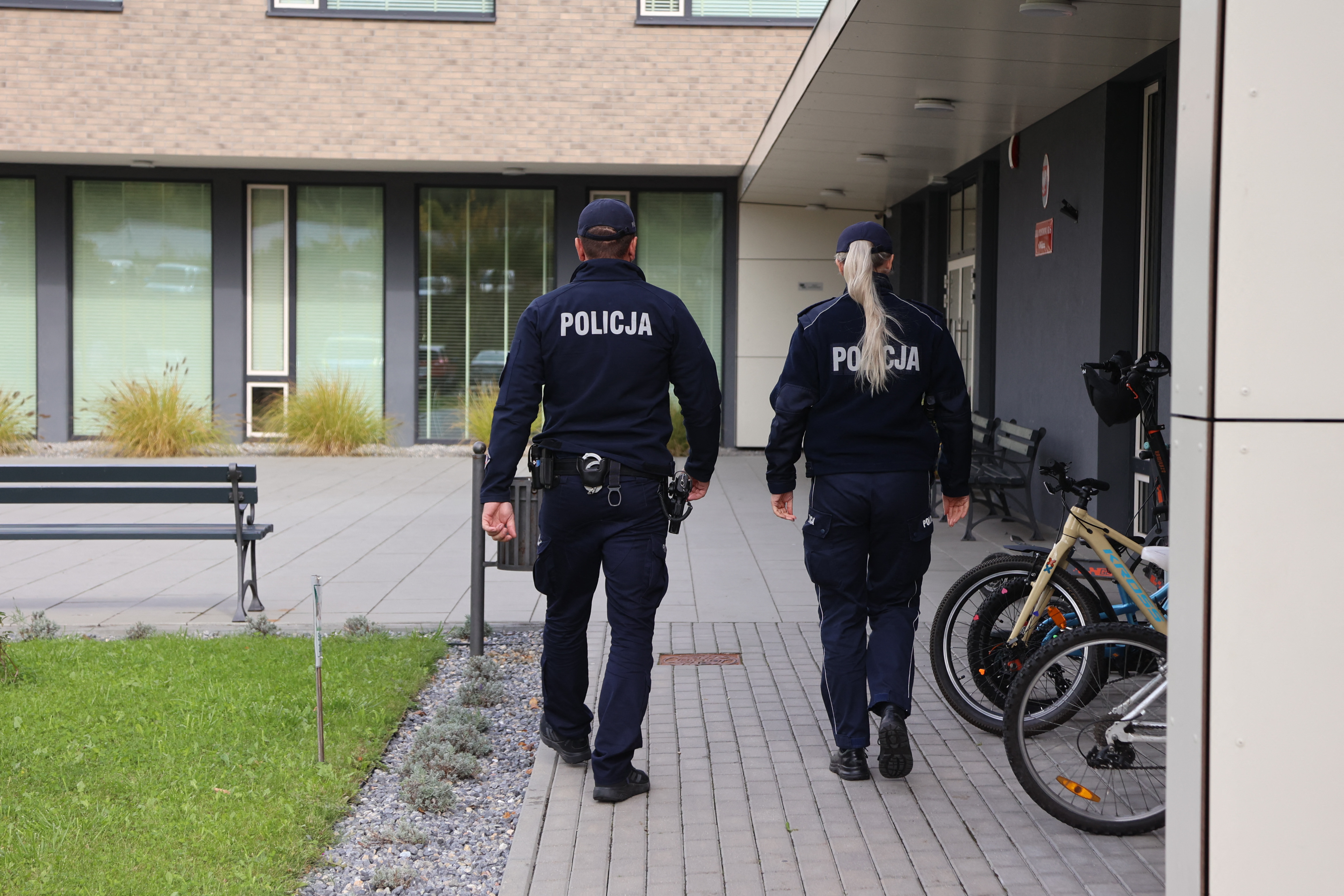Drëtt Attack bannent véier Deeg: Nees Messerugrëff a polnescher Schoul, dräi Frae verwonnt