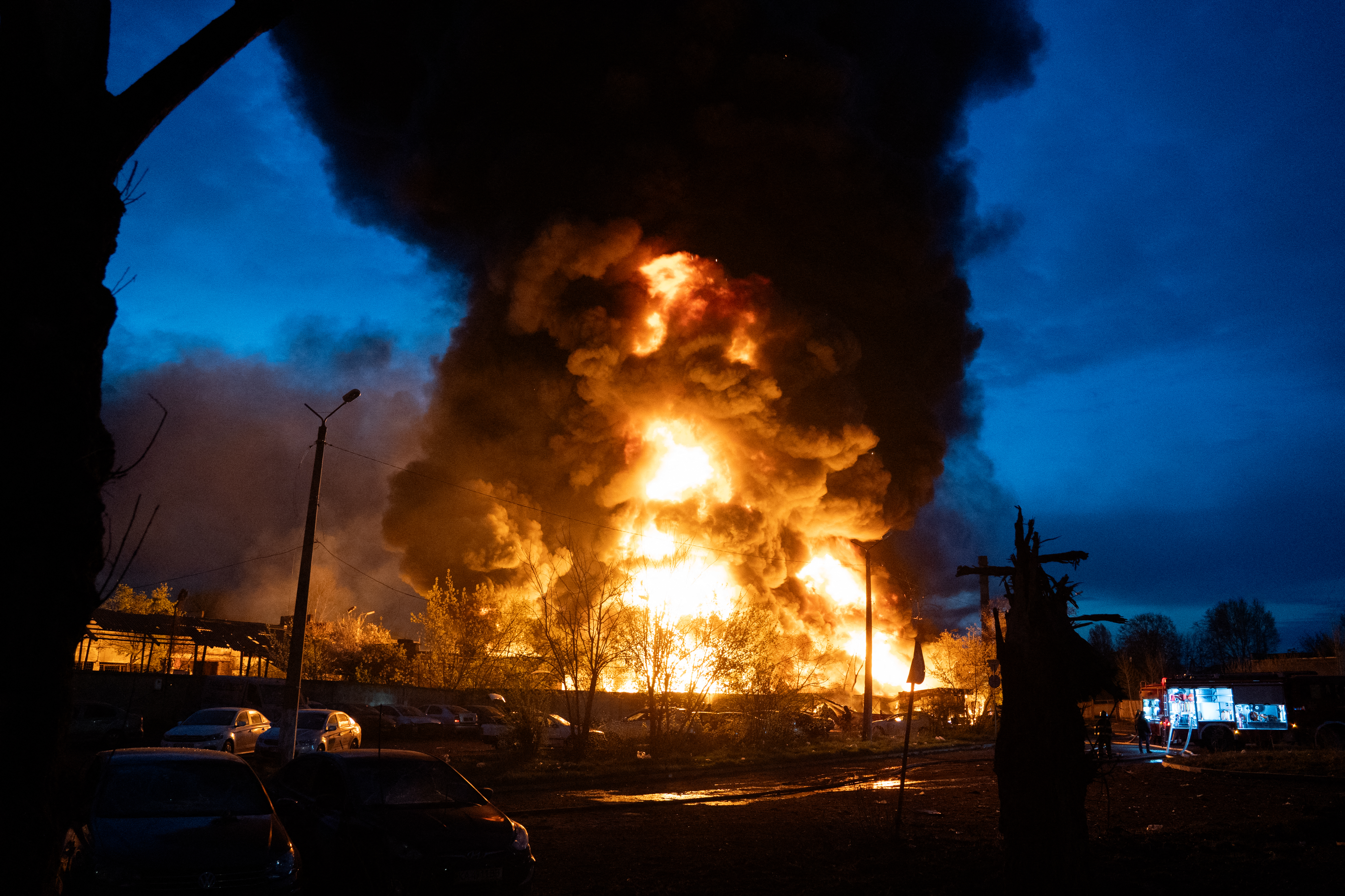Russesch Loftattacken op d'Ukrain: Op d'mannst 14 Doudeger a méi wéi 75 Blesséierter