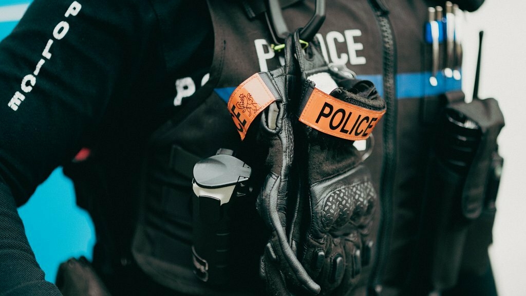 Bei Gonnereng: Verdächtegen hat Drogen a Boergeld am Auto a bei sech doheem leien