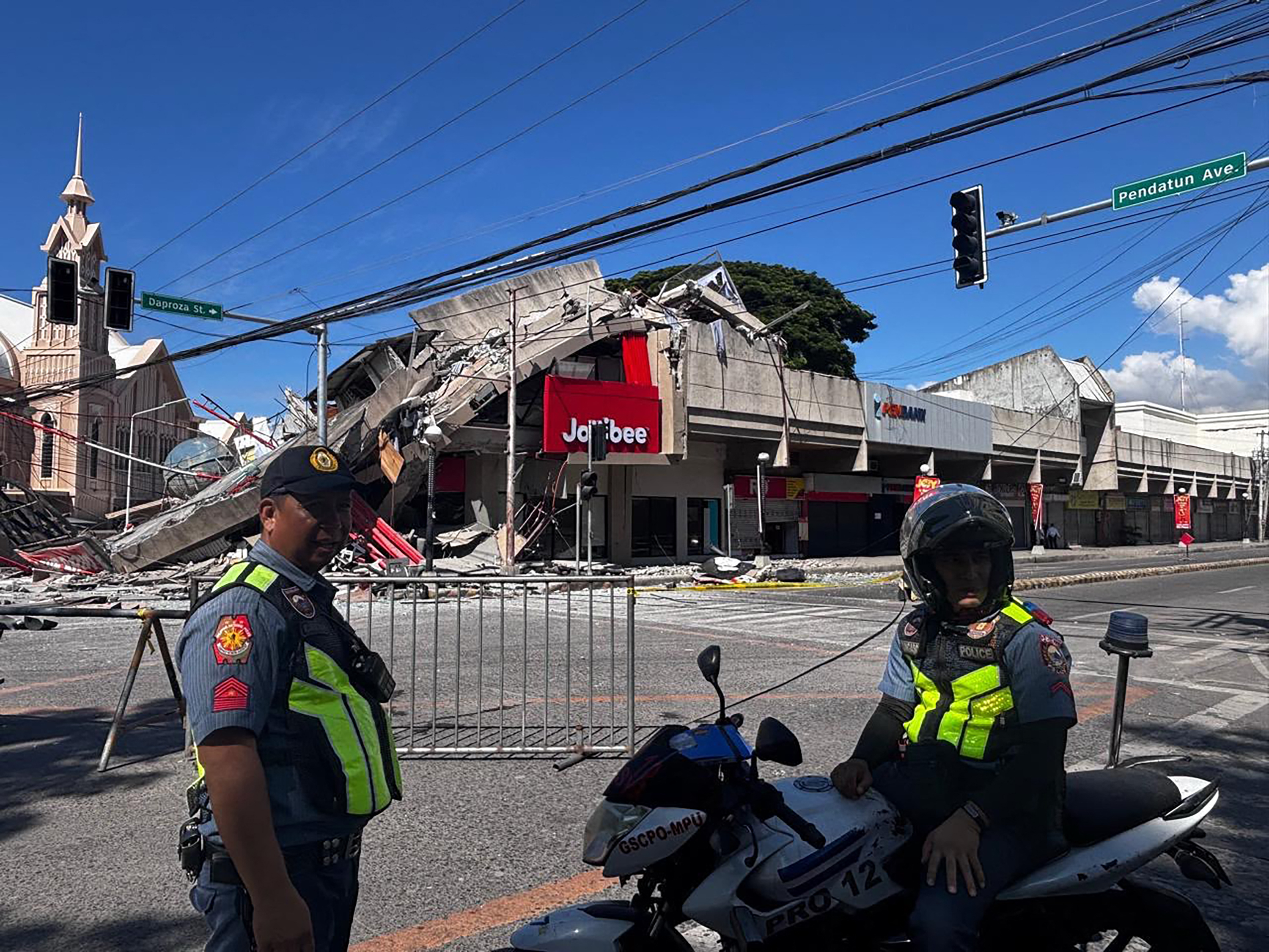 Südlech vun de Philippinnen: Tsunami-Warnung no schwéierem Ä