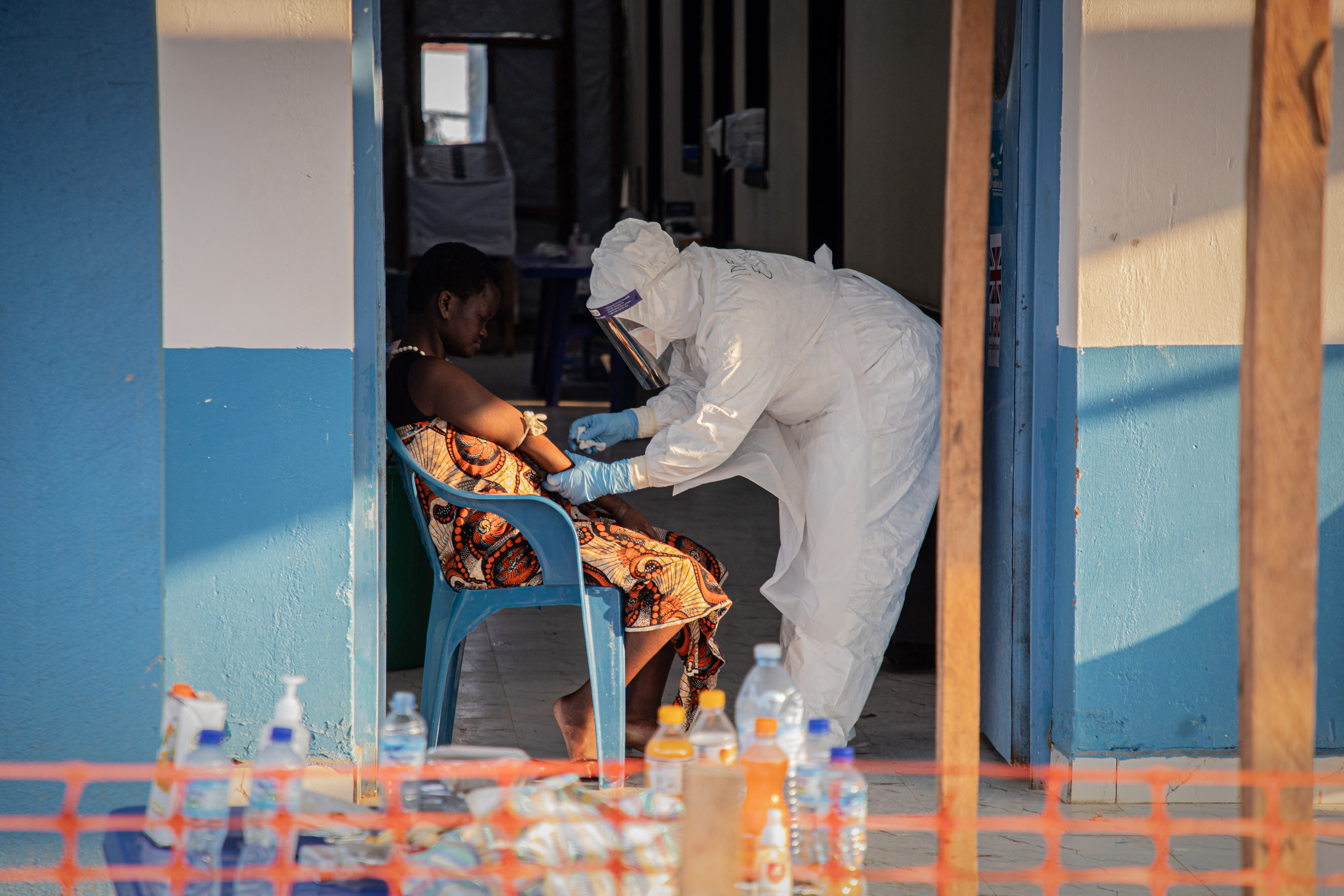 Dokter huet sech am Kongo ugestach: Éischten Ebola-Fall a Frankräich