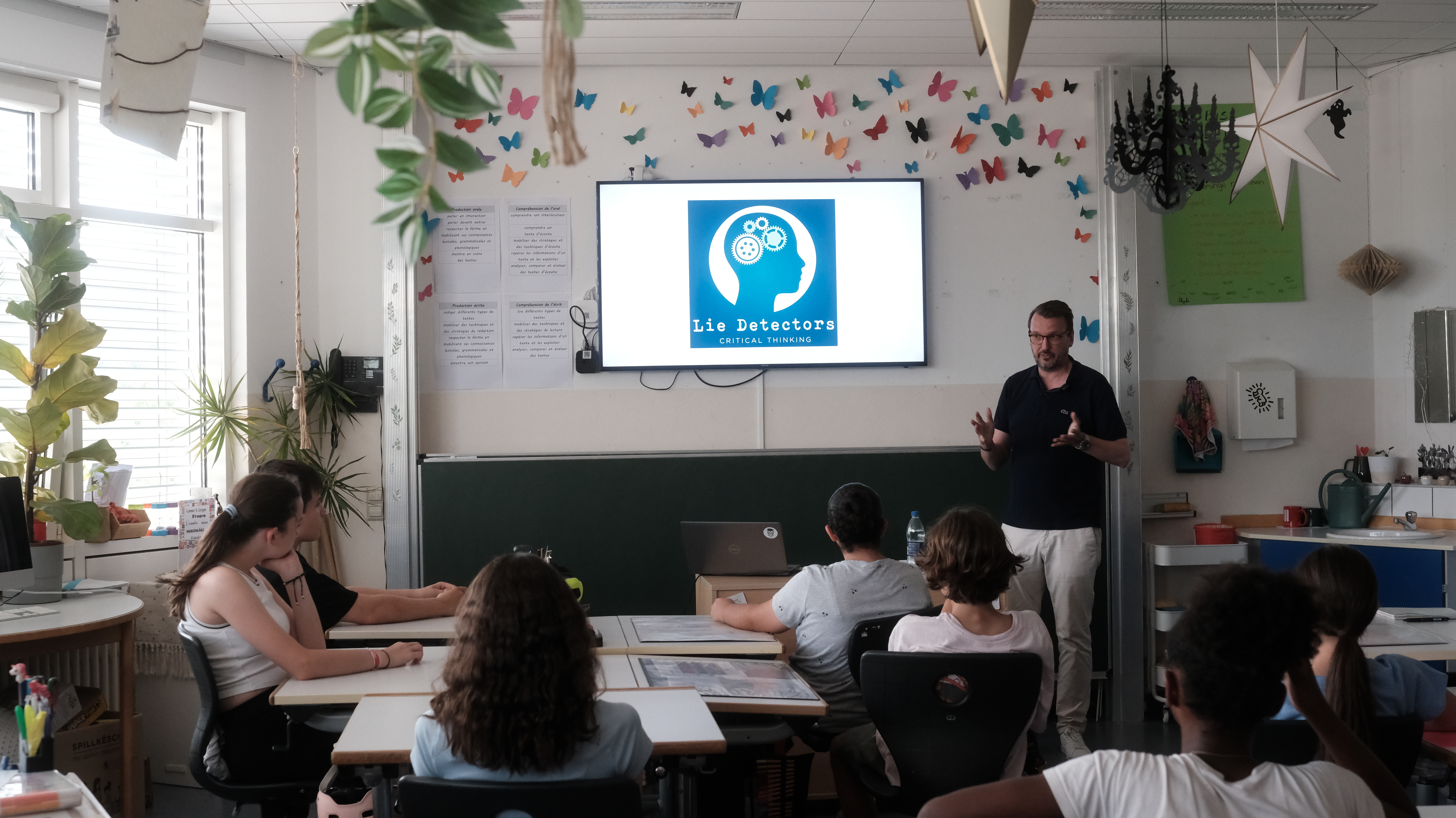 'Lie Detectors': Daily routines and challenges of journalism