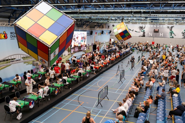 Compétition insolite: Aux championnats d'Europe de Rubik's Cube, les "speedcubeurs" jouent avec les couleurs