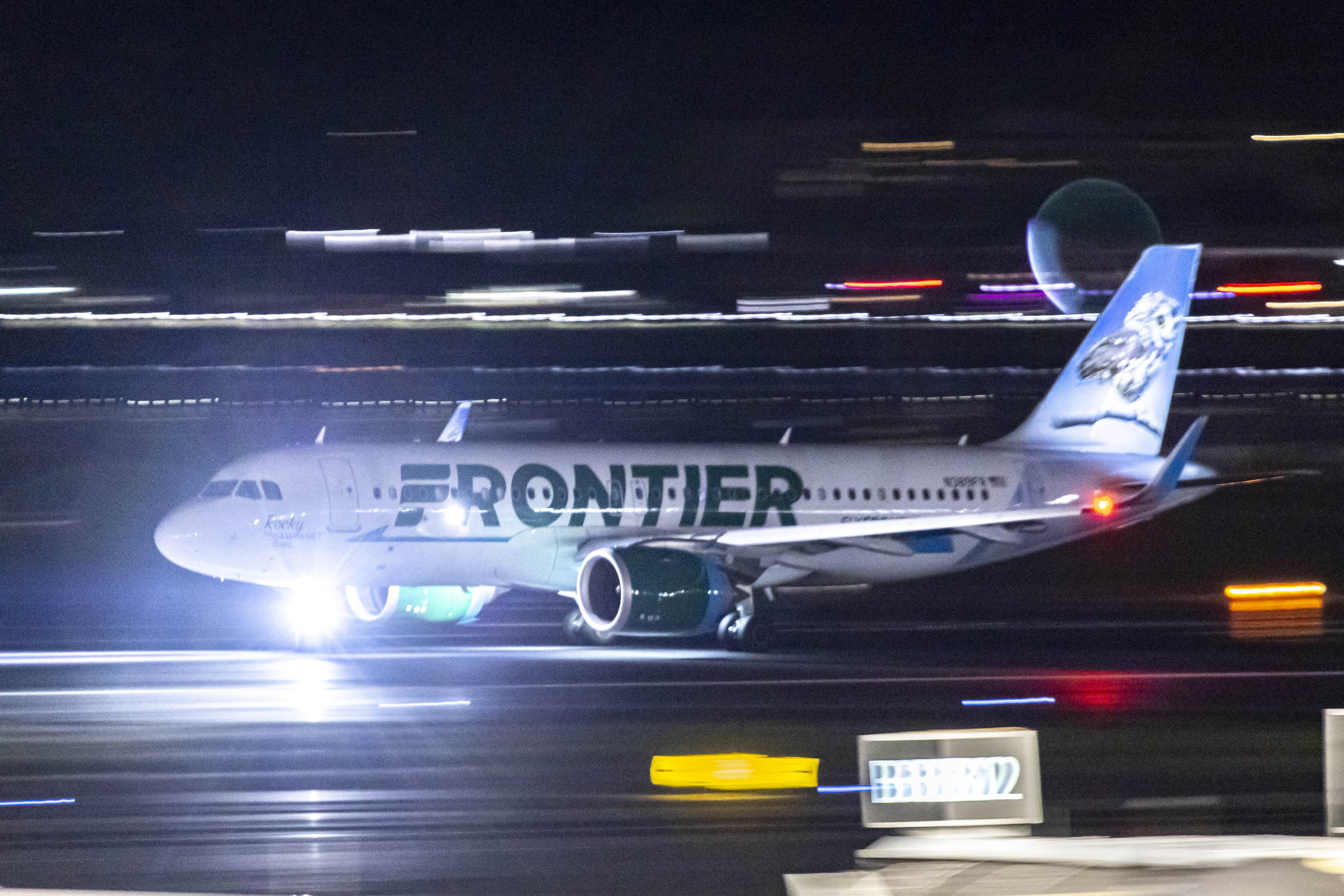 USA: Um Fluchhafe vun Denver ass beim Depart e Fliger mat engem Mënsch kollidéiert