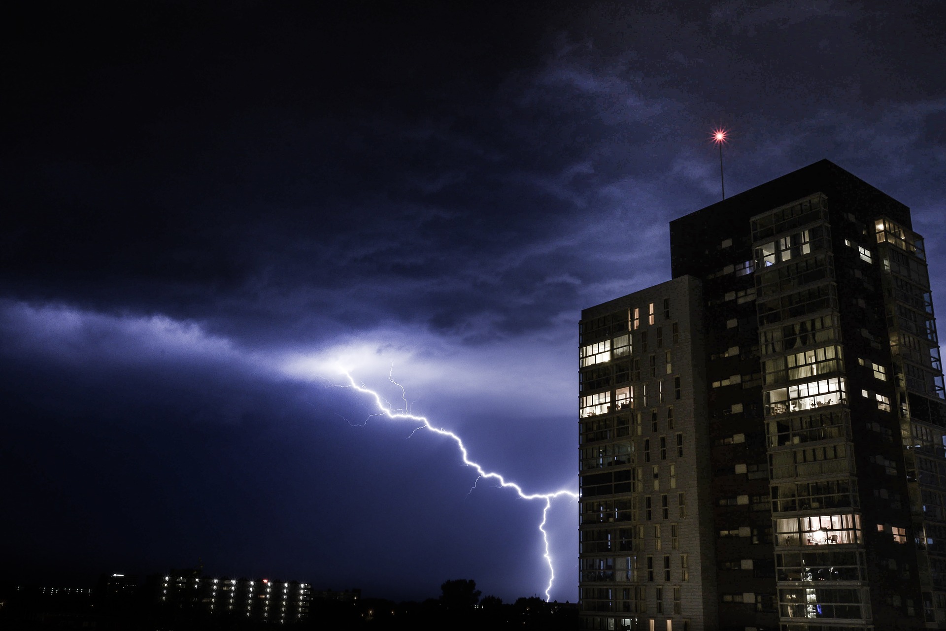 Alerte jaune au Luxembourg: Des orages localement forts attendus ce mercredi soir