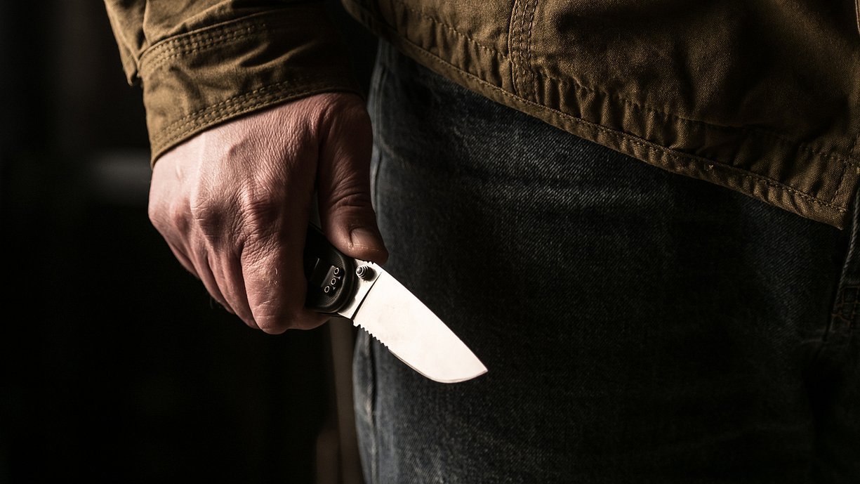 En Lorraine: Un homme menace des passants avec un couteau