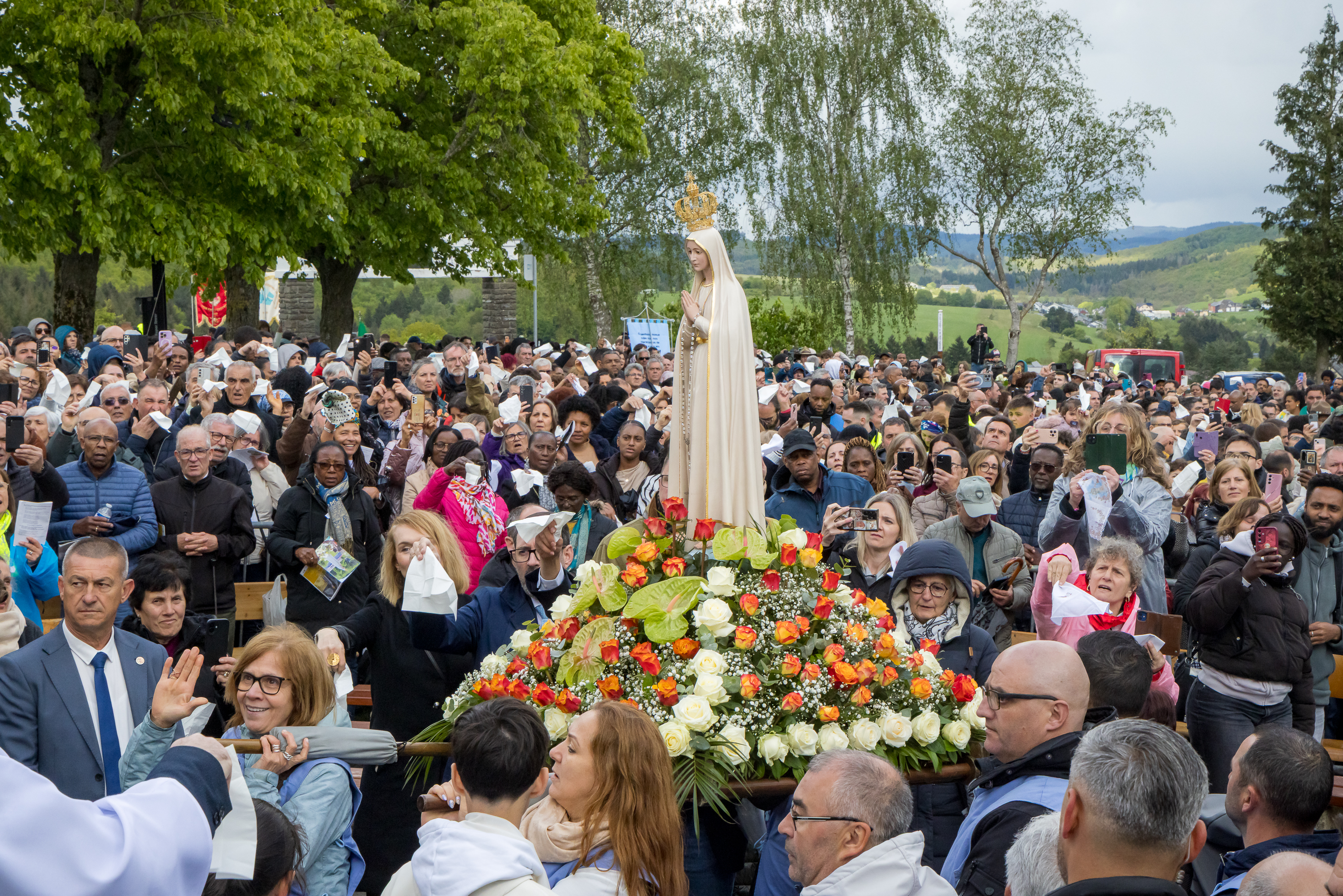 Wallfaart zu Wolz: Ronn 20.000 Pilger ënnerwee bei d'Notre Dame vu Fatima