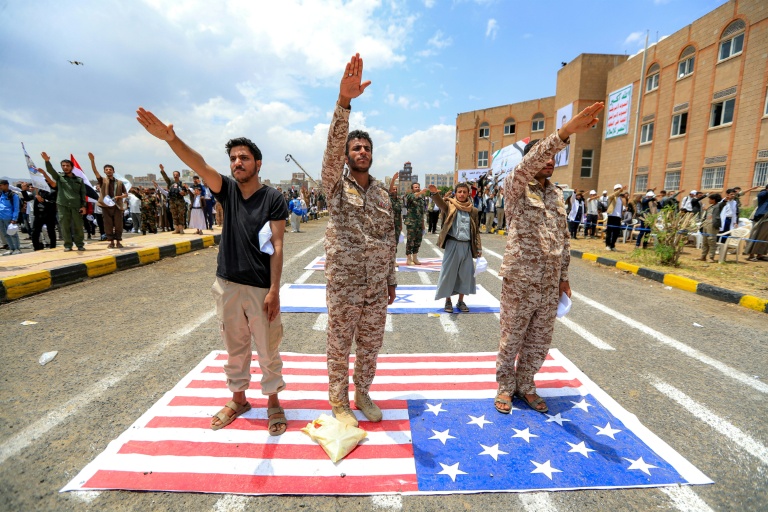 "Nous sommes prêts, parés à y aller": Trump envisage des bombardements plus larges sur l'Iran