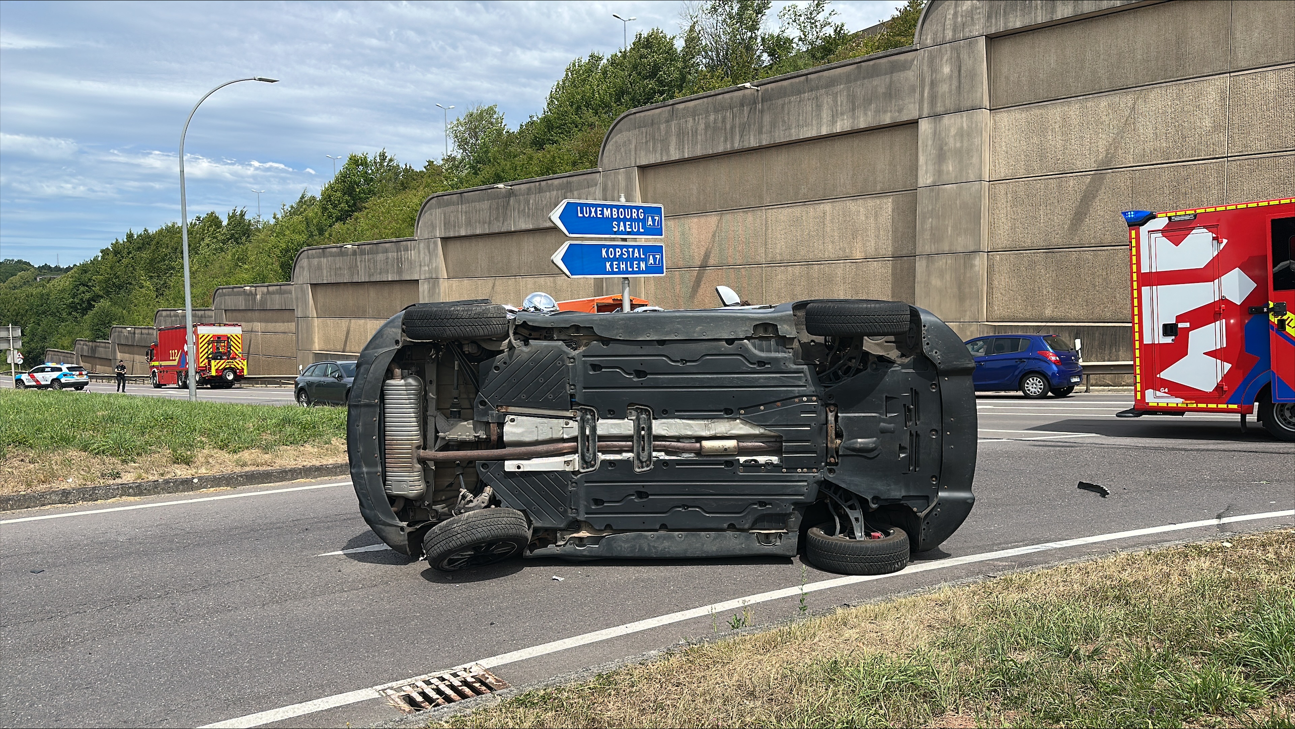 Emergency services: Traffic disrupted after two-car collision near A7, one injured