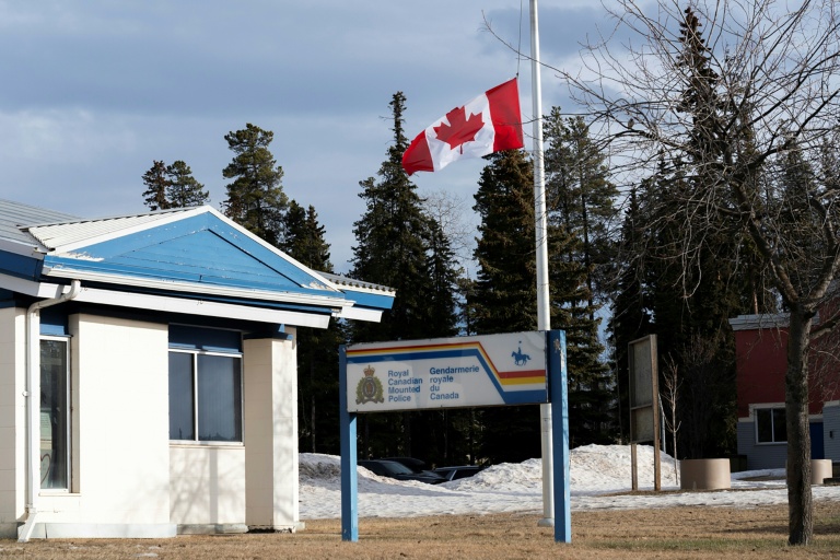 Néng Doudesaffer: Police identifizéiert 18 Joer al Täterin no Schoulschéisserei a Kanada