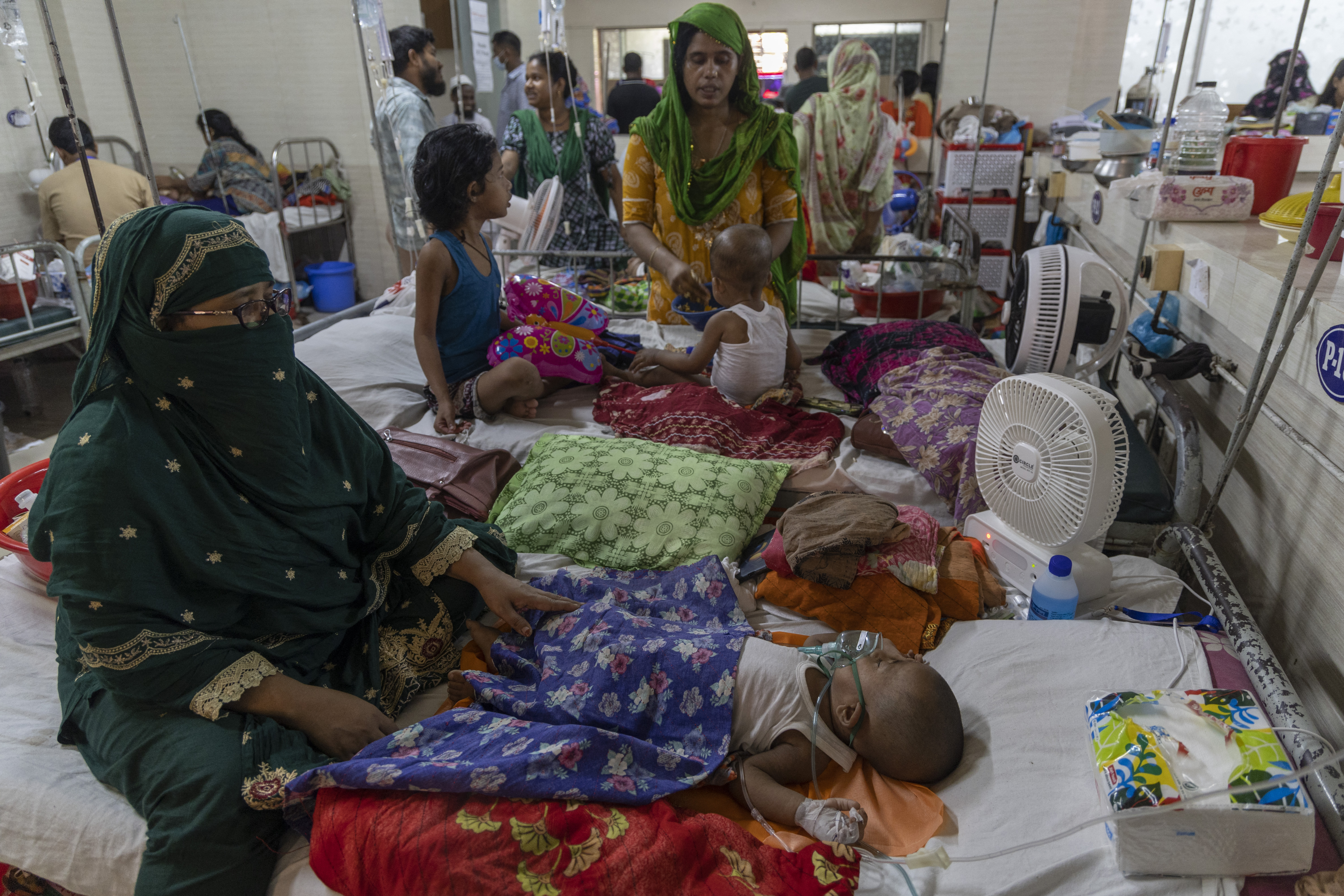 Bangladesch: Iwwer 500 Kanner stierwen no Ausbroch vun de Riedelen