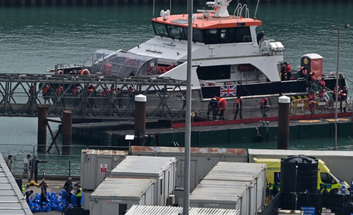 France: Une cinquantaine de migrants secourus dans la Manche - RTL Infos