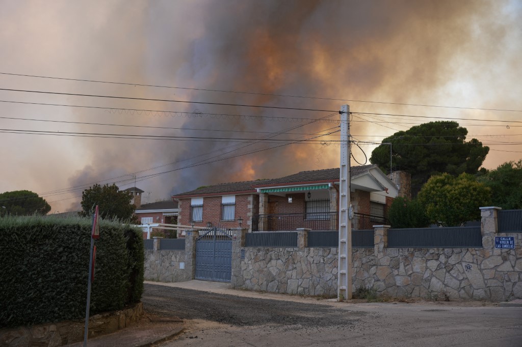 Incendies en Espagne: "La lumière au bout du tunnel", le retour des sinistrés commence