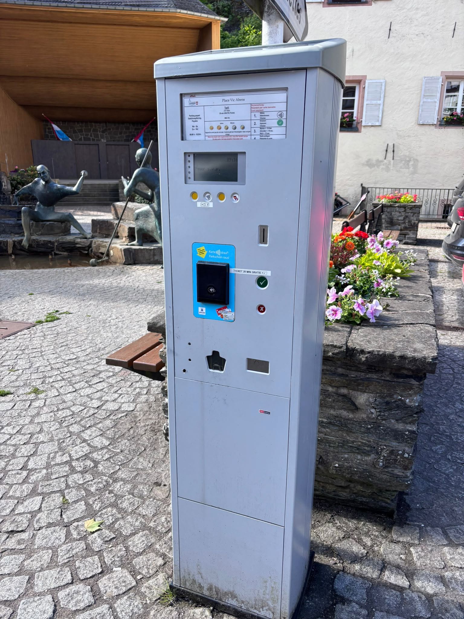 Police sicht no Zeien: Sechs Parkautomaten zu Veia