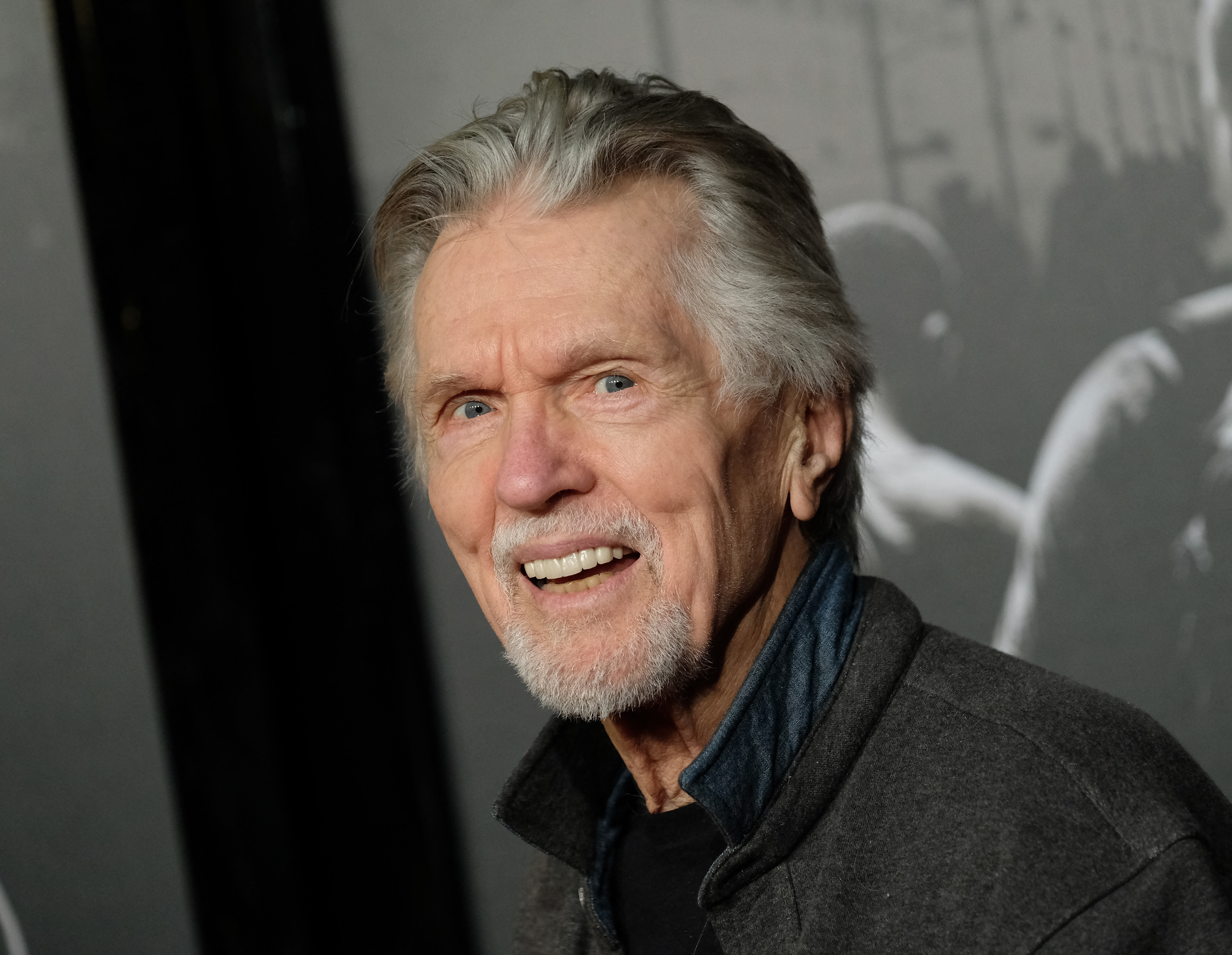 Bekannt aus Alien, Top Gun oder M*A*S*H: Acteur a Regisseur Tom Skerritt am Alter vun 93 Joer gestuerwen