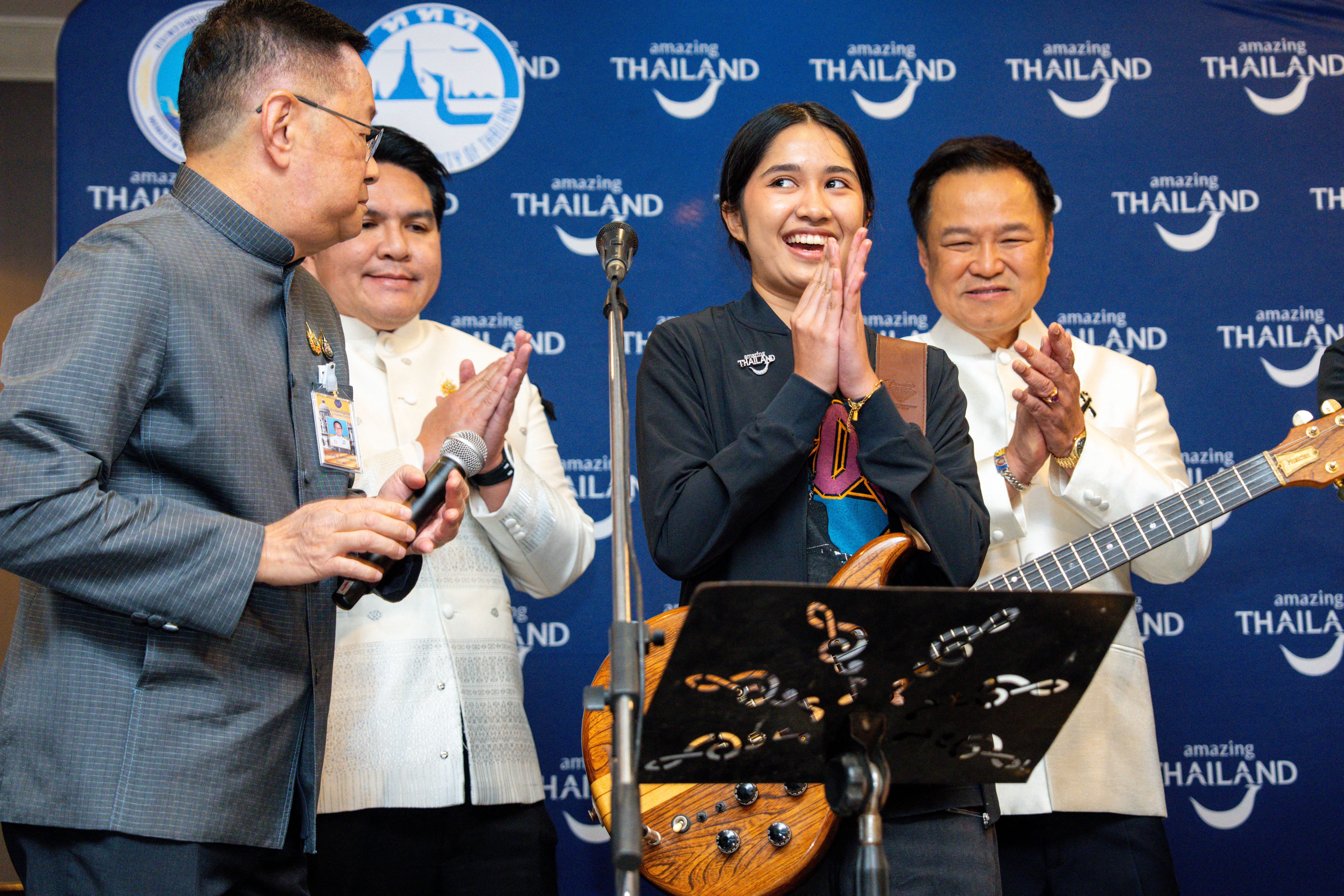 Nene Royal: 16 Joer al thailännesch Musekerin wënnt US-Talentshow
