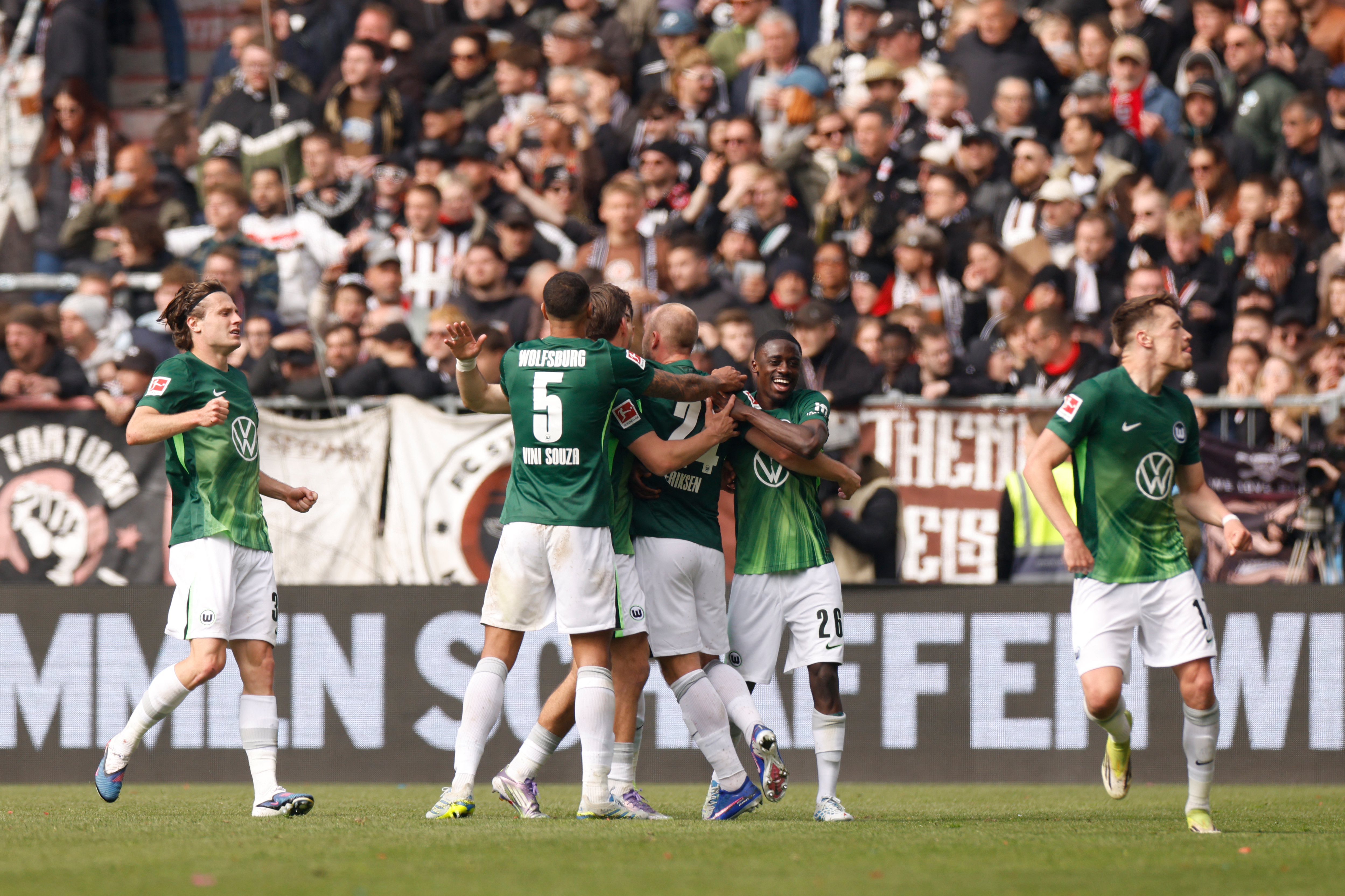 Bundesliga: Heidenheim a St. Pauli mam Danel Sinani sinn ofgestigen, Wolfsburg rett sech an d'Relegatioun