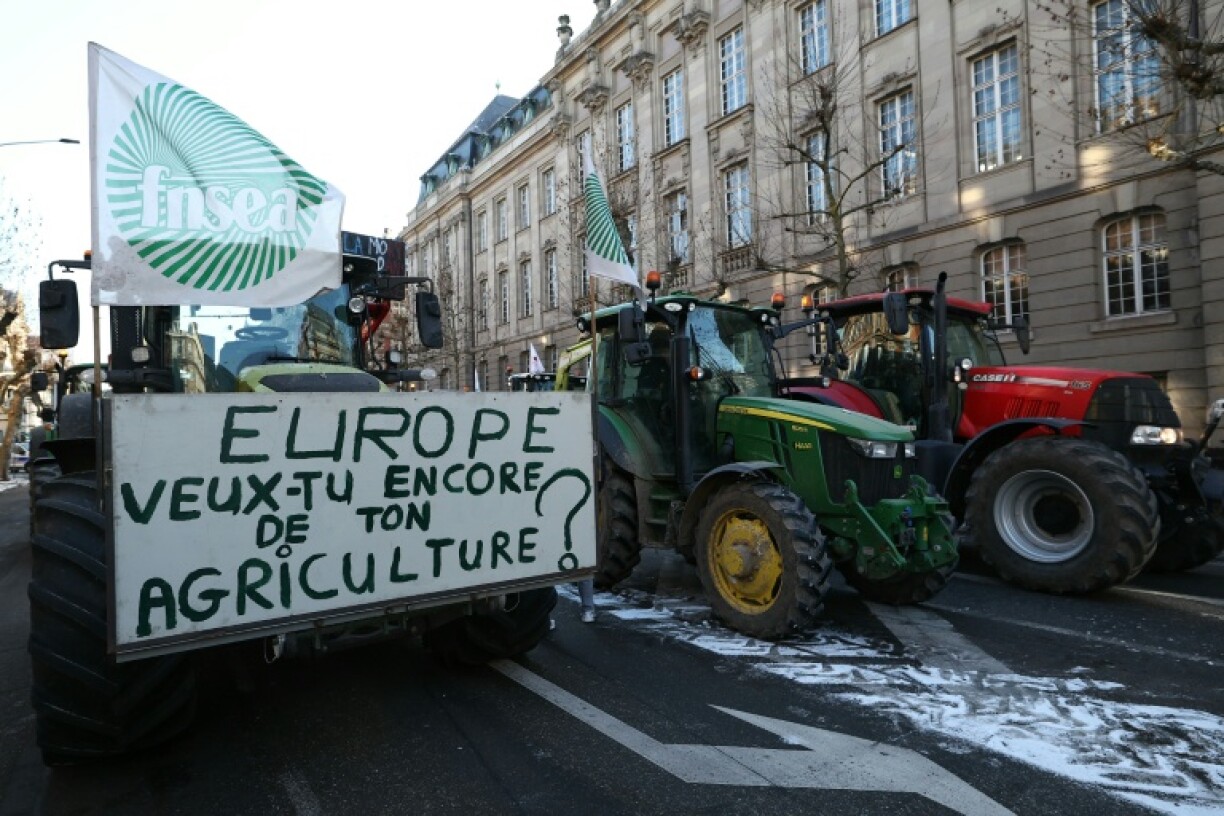 Des membres de la FDSEA et des JA participent à un rassemblement contre l'accord entre l'UE et le Mercosur, le 7 janvier 2026 à Strasbourg (Bas-Rhin)