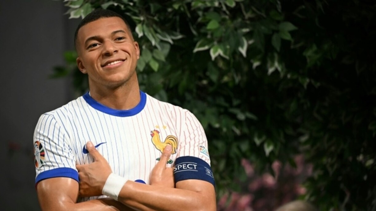La statue de cire de la superstar de l'Equipe de France et du Real Madrid Kylian Mbappé lors de son inauguration au célèbre musée Madame Tussauds, le 3 avril 2025 à Londres
