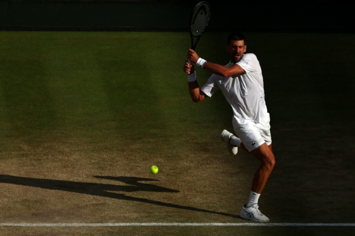 Le Serbe Novak Djokovic lors de sa défaite en demi-finale de Wimbledon contre le numéro 1 mondial italien Jannik Sinner le 10 juillet 2026